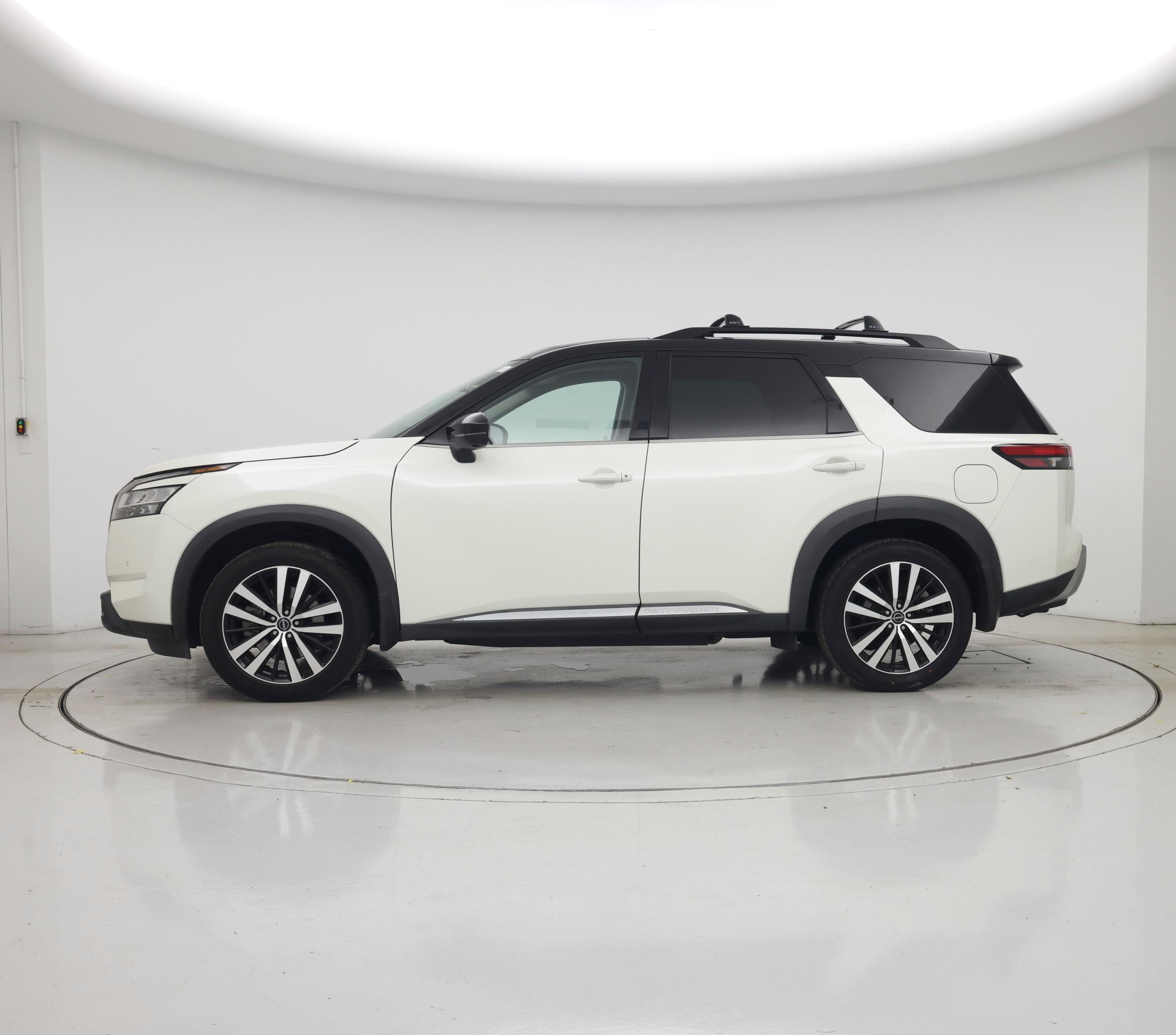 Thumbnail: 2023 Nissan Pathfinder - 3