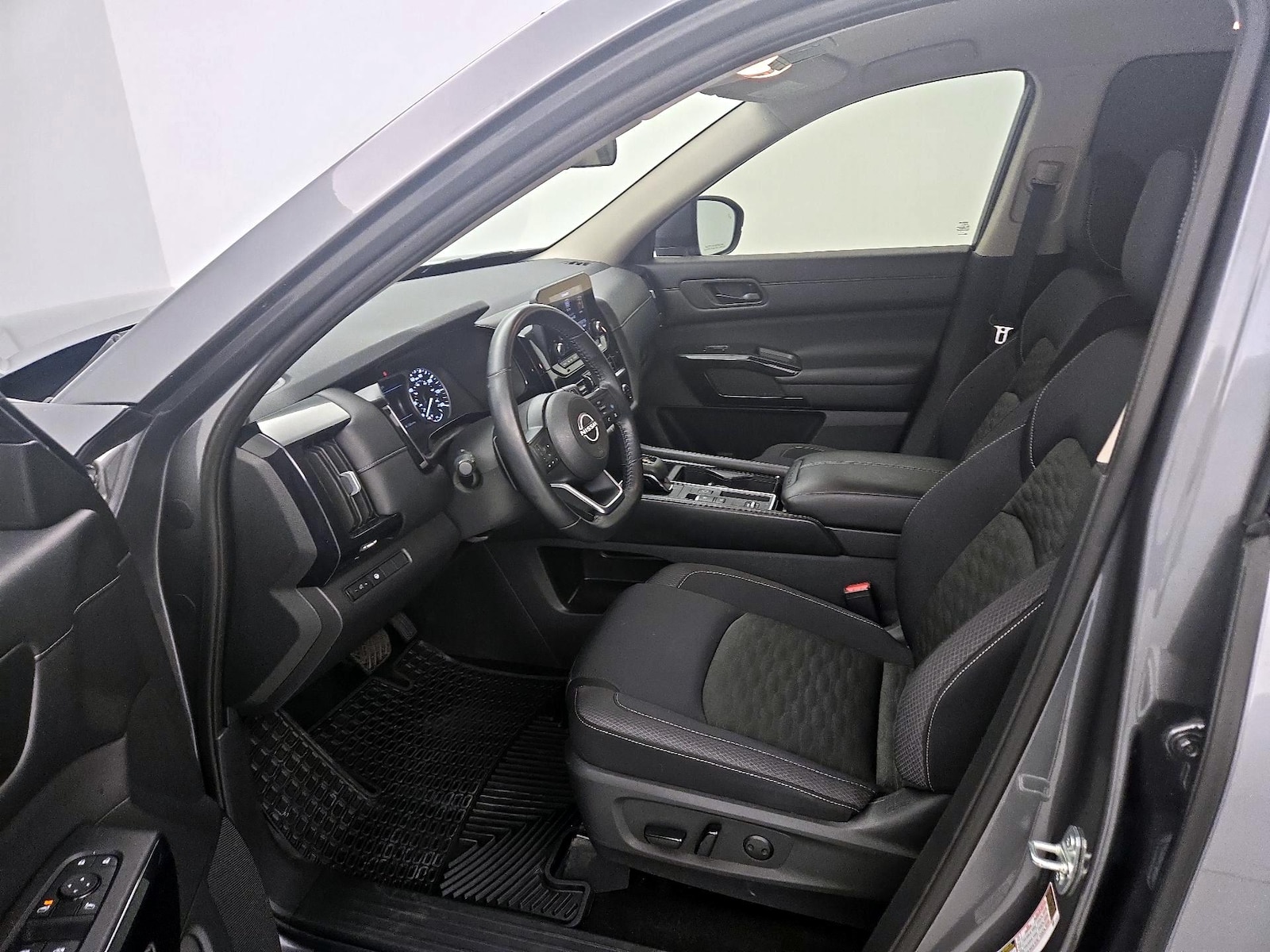 2024 Nissan Pathfinder SV - Photo 12