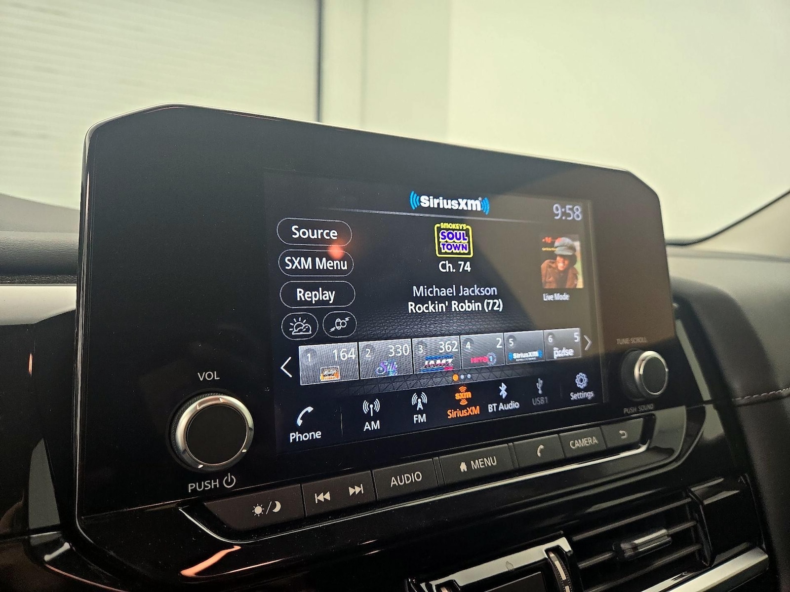 2024 Nissan Pathfinder SV - Photo 16