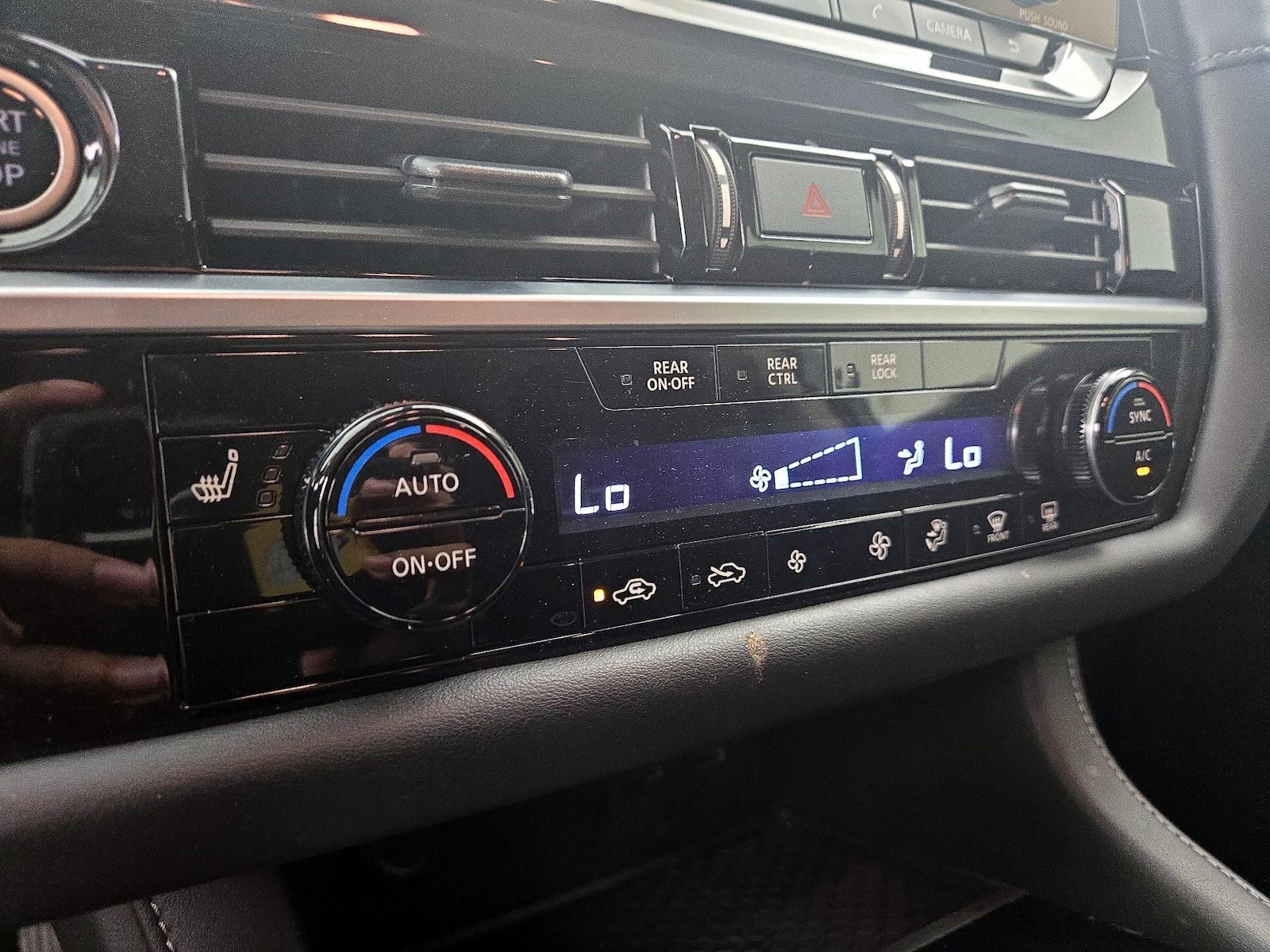 2024 Nissan Pathfinder SV - Photo 17