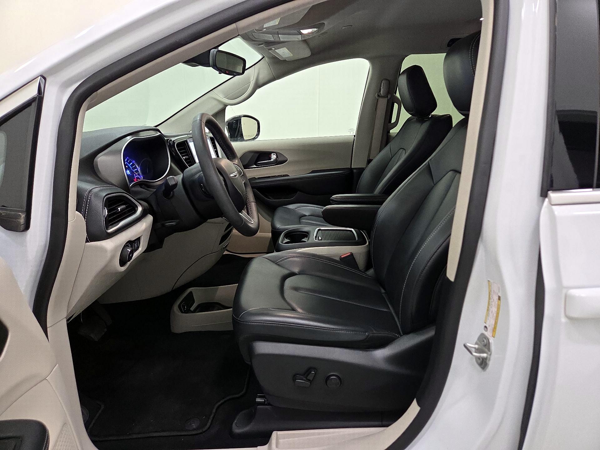 Thumbnail: 2024 Chrysler Pacifica - 11