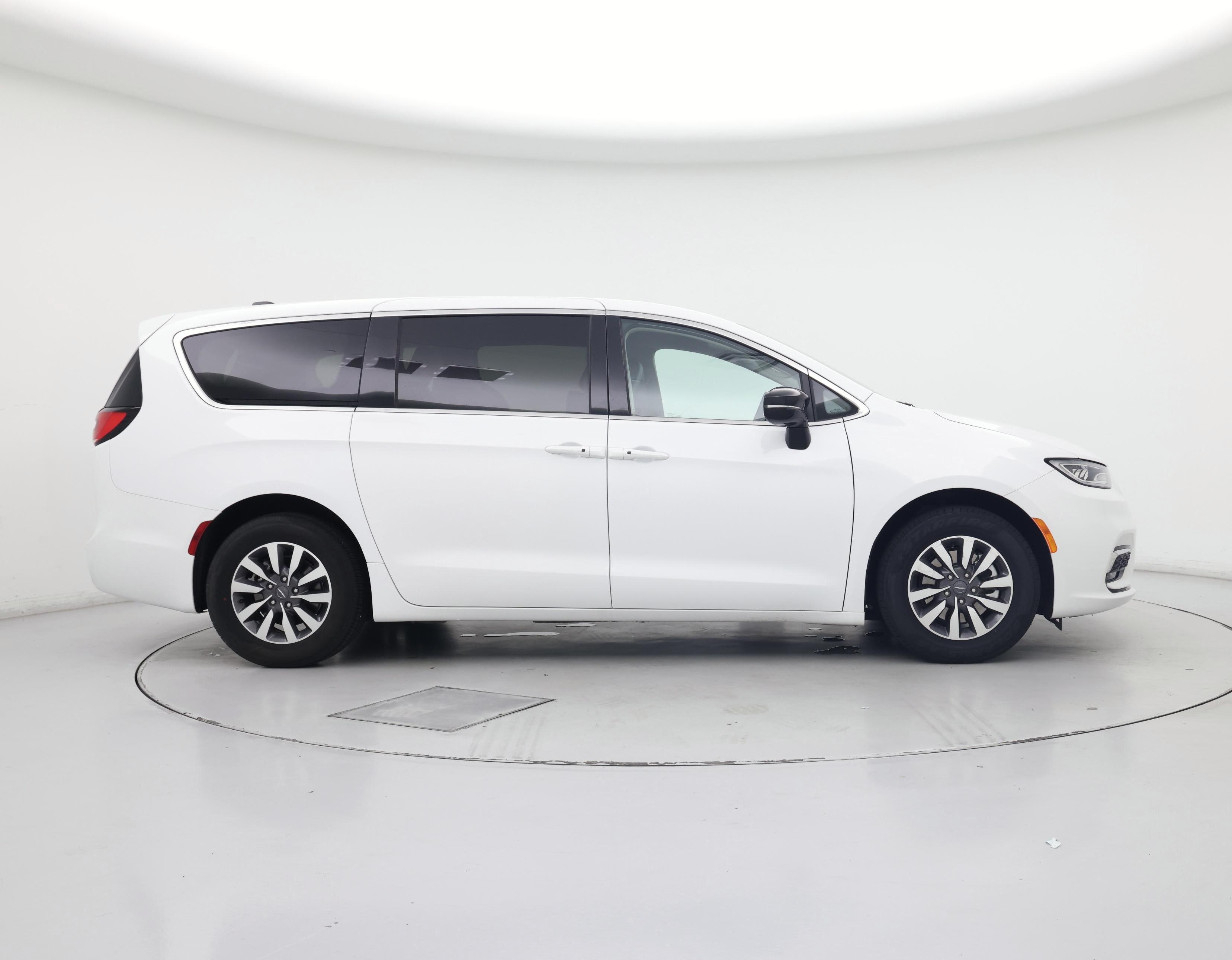 Thumbnail: 2024 Chrysler Pacifica - 7