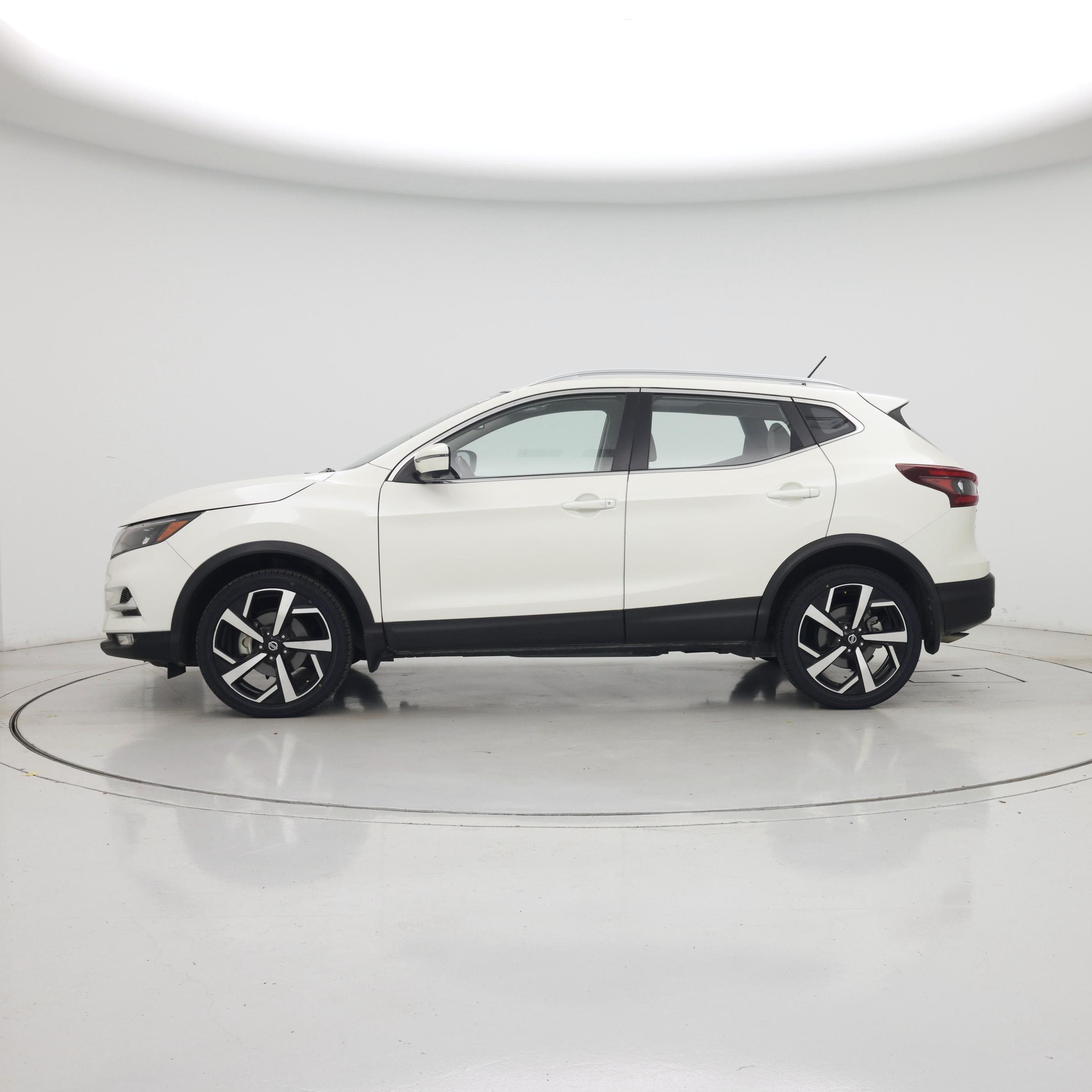 Thumbnail: 2021 Nissan Rogue Sport - 3