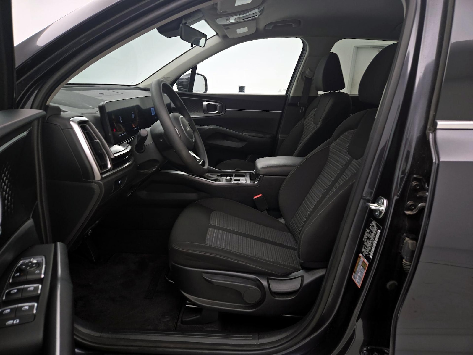 2025 Kia Sorento LX - Photo 12