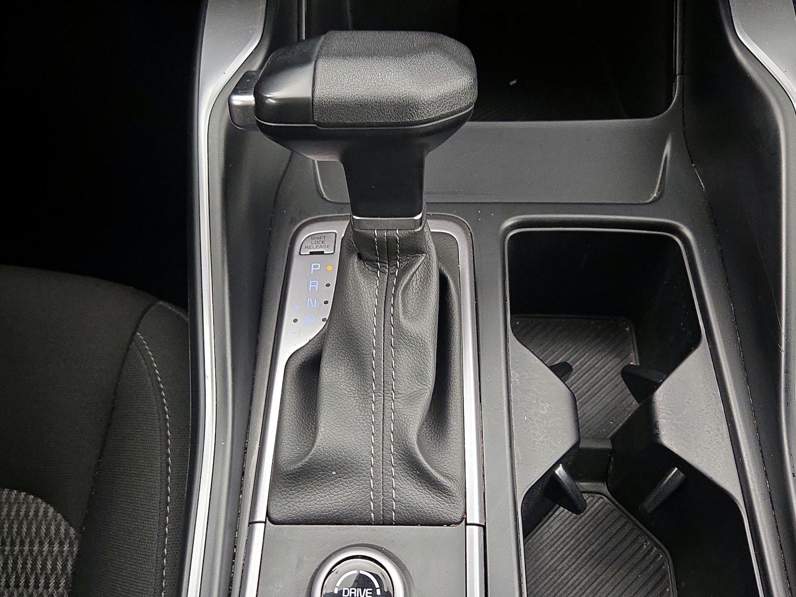 2025 Kia Sorento LX - Photo 18