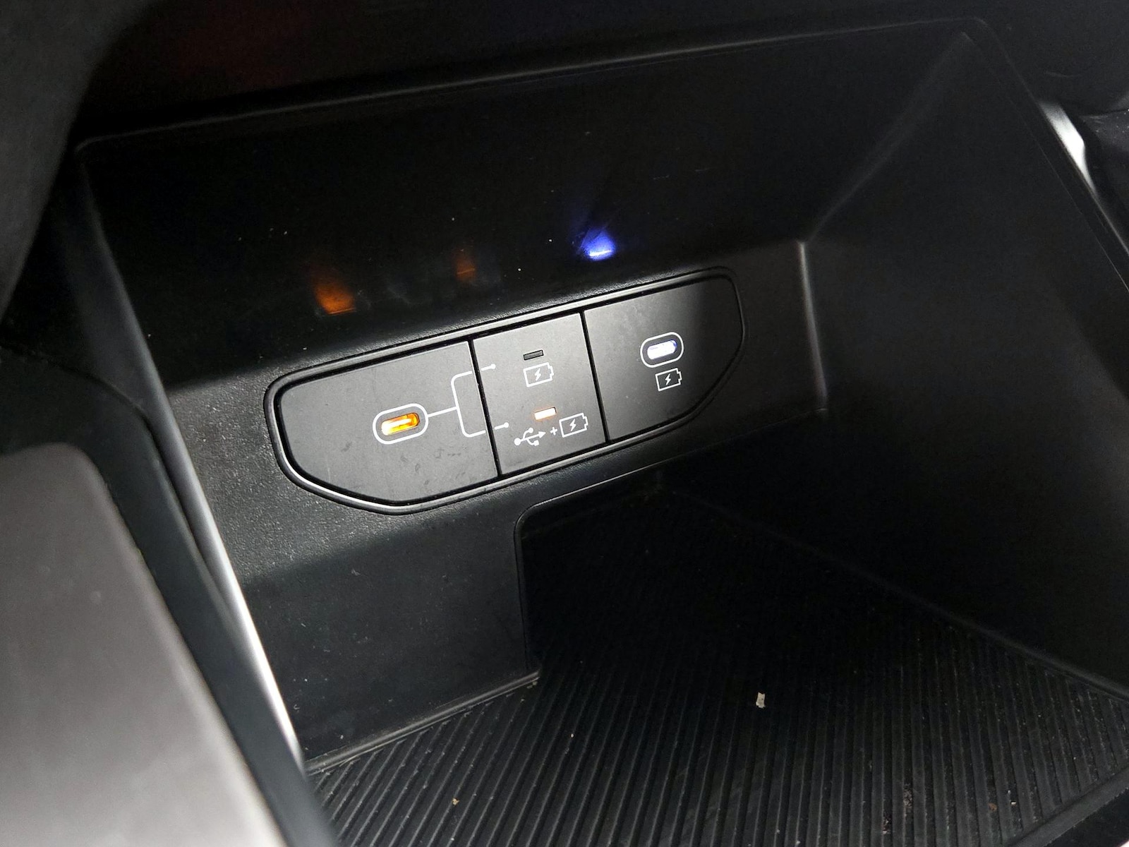 2025 Kia Sorento LX - Photo 19