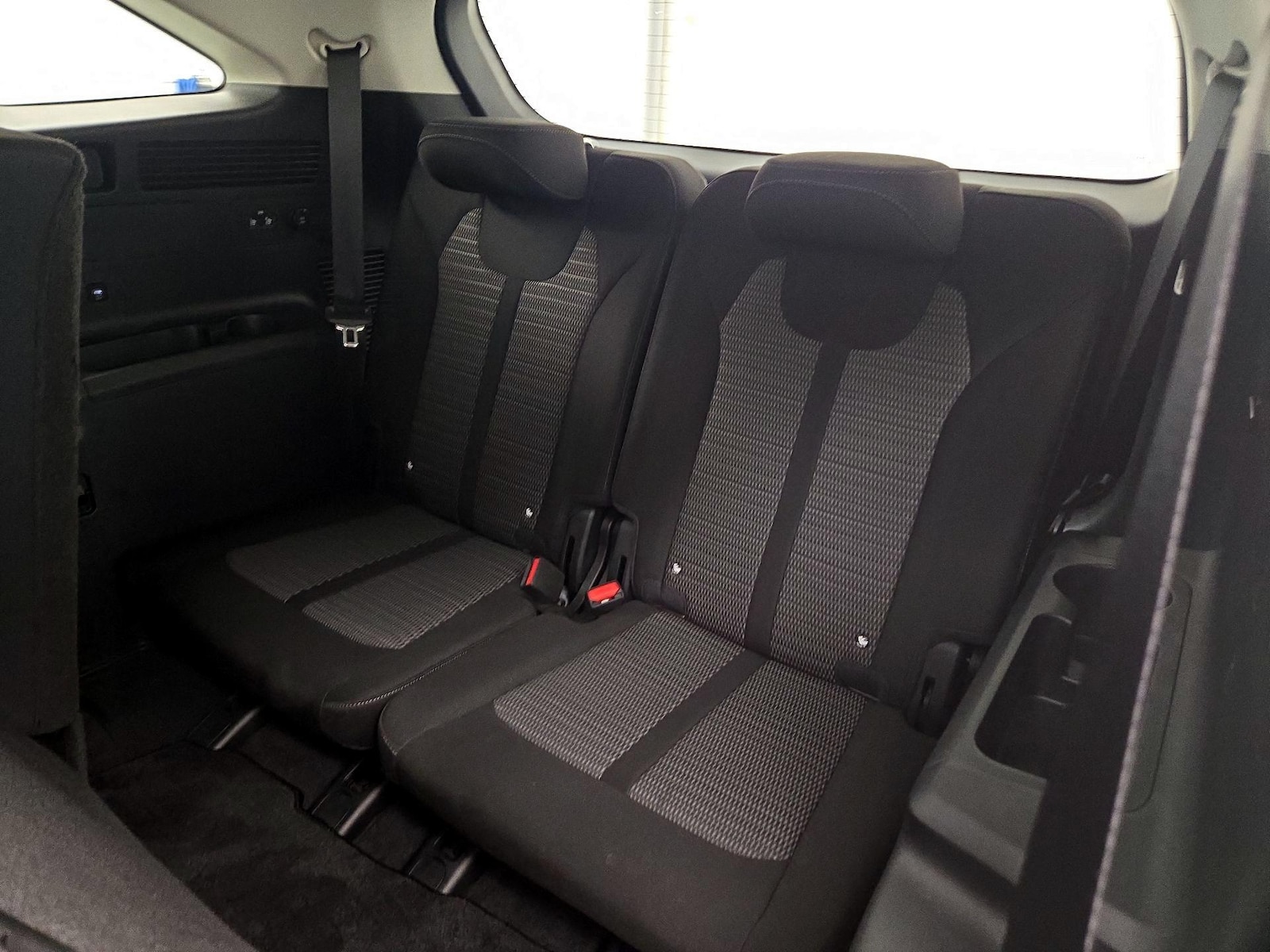 2025 Kia Sorento LX - Photo 21