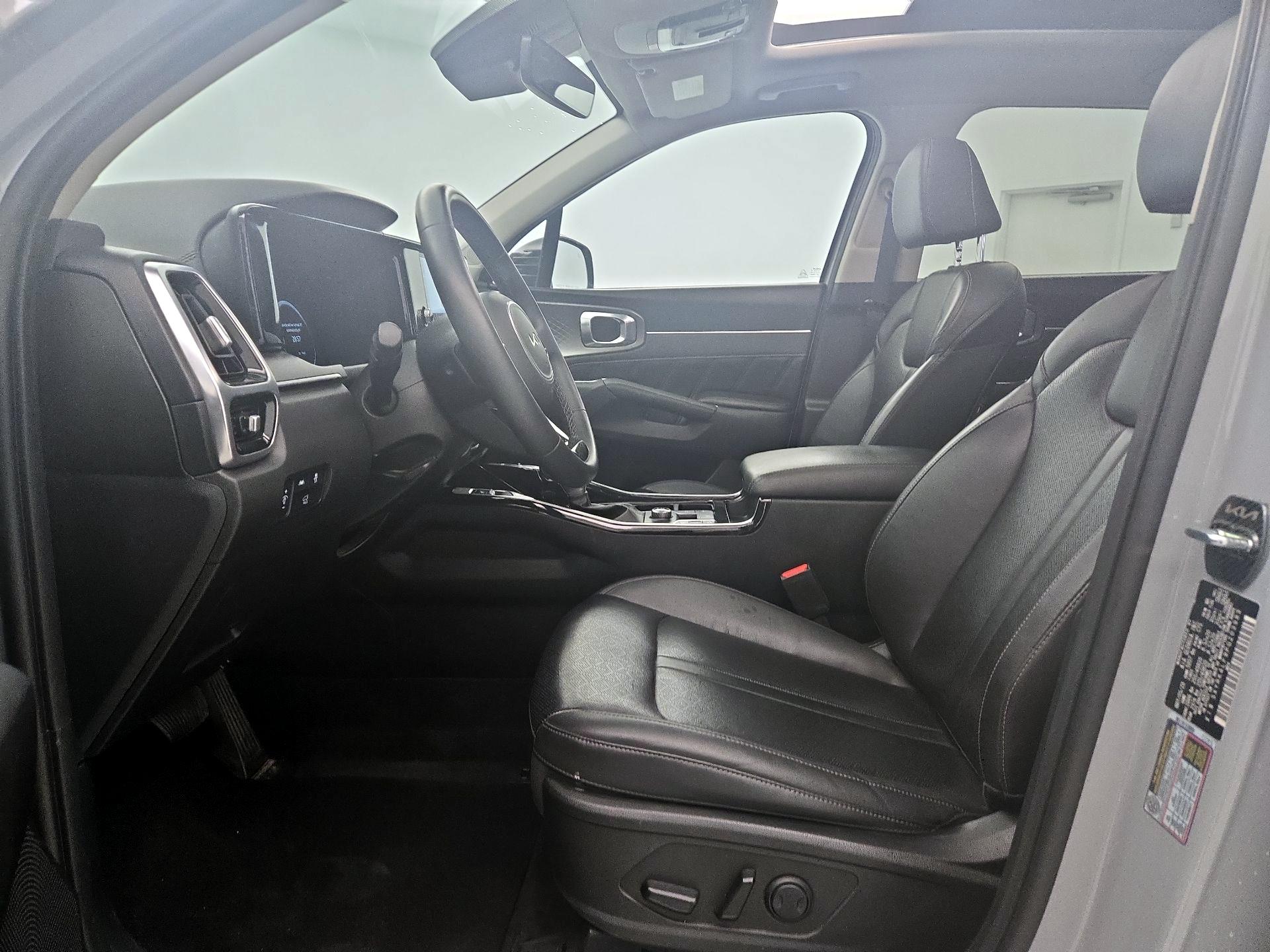 Thumbnail: 2023 Kia Sorento - 11