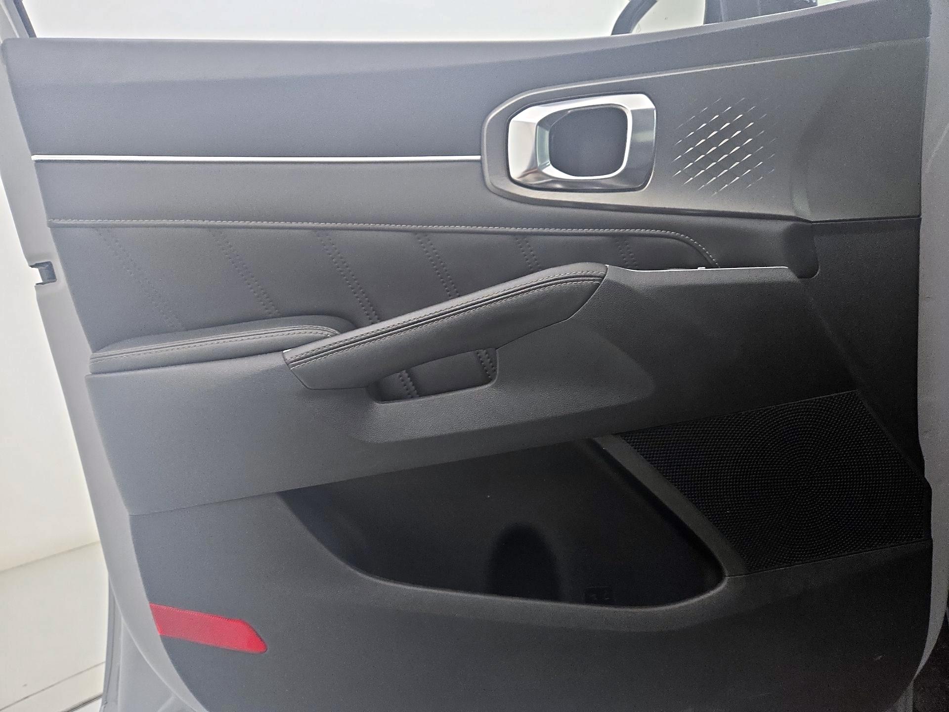 Thumbnail: 2023 Kia Sorento - 12