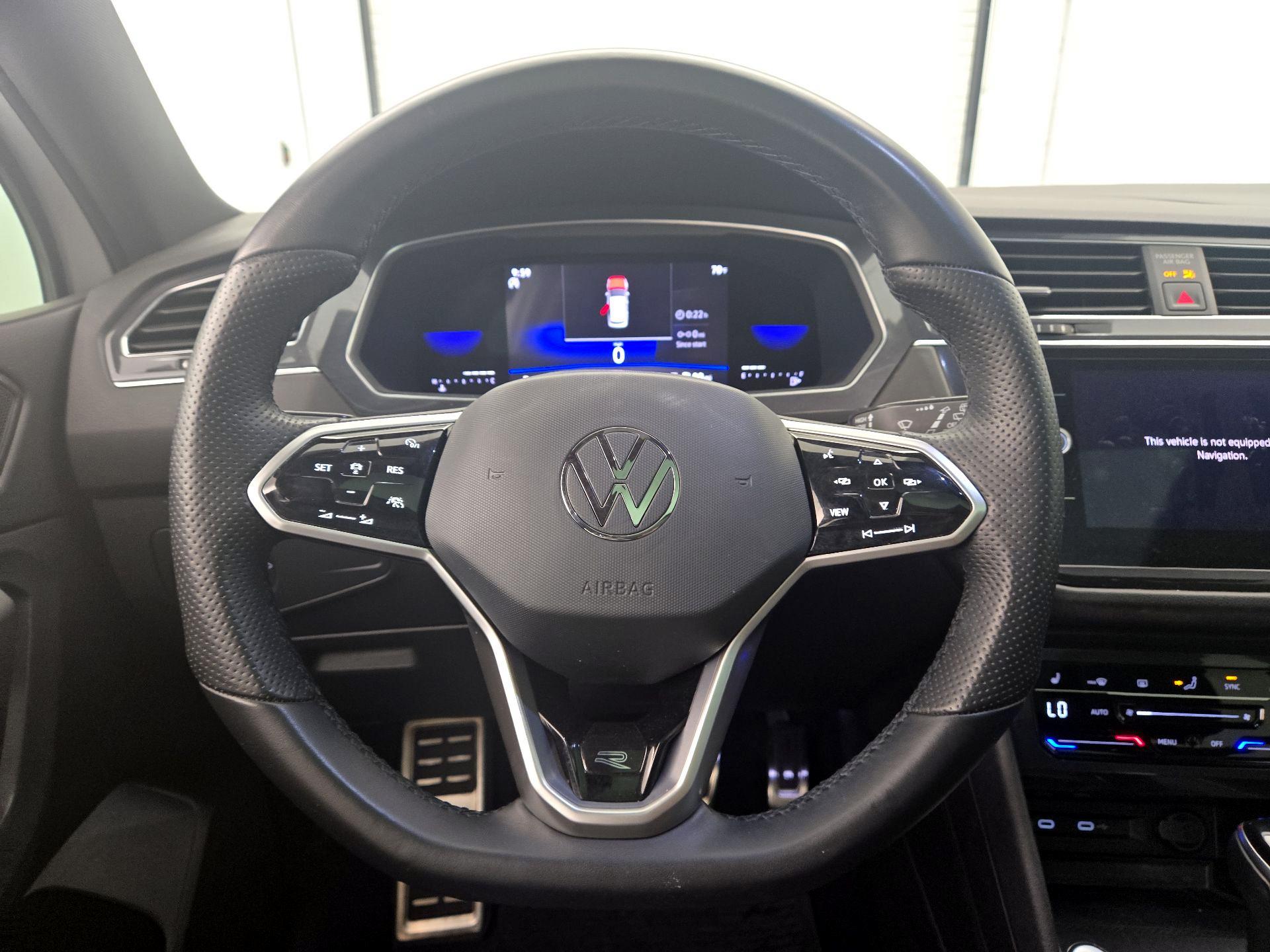 Thumbnail: 2022 Volkswagen Tiguan - 10