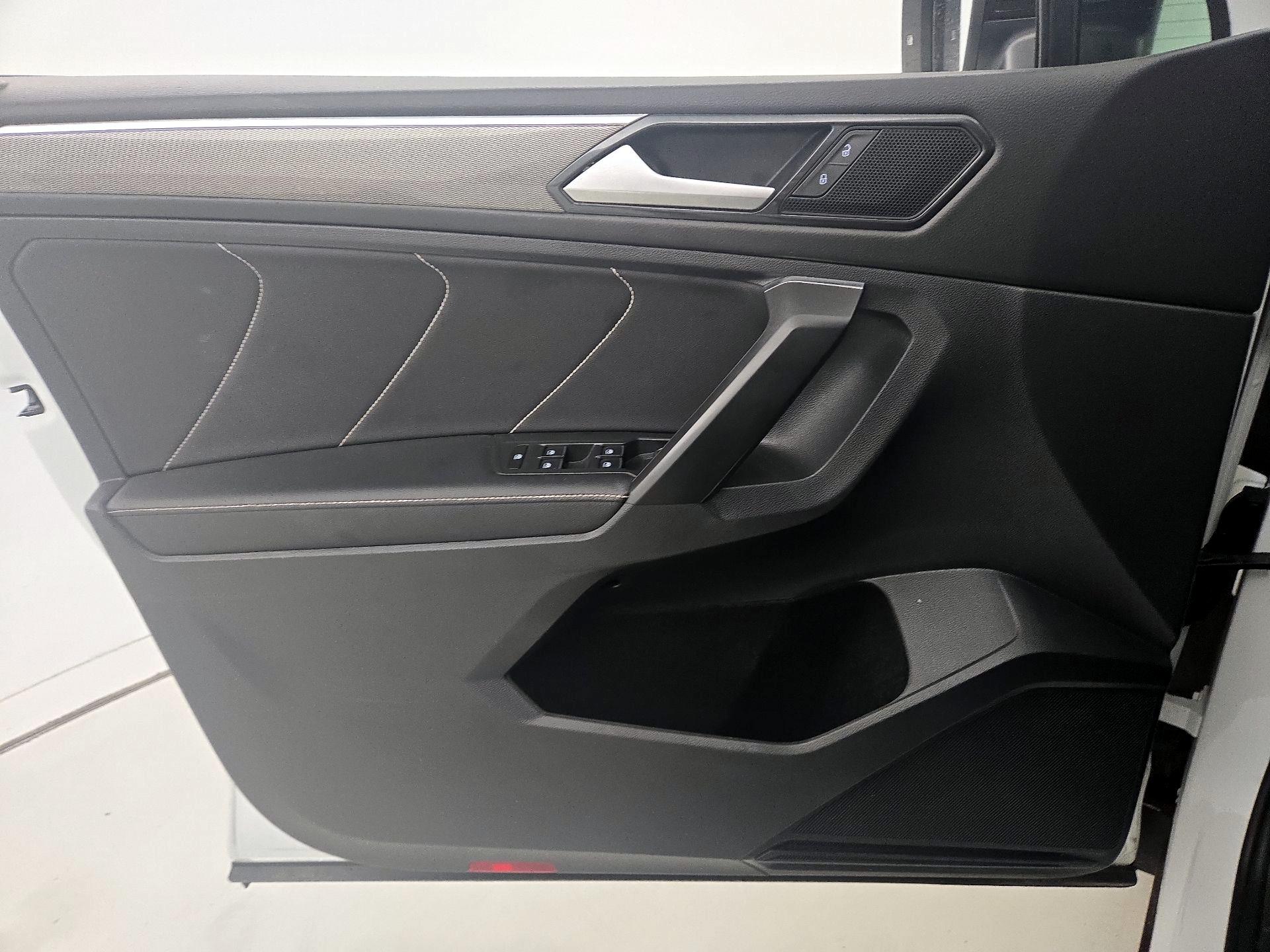 Thumbnail: 2022 Volkswagen Tiguan - 12