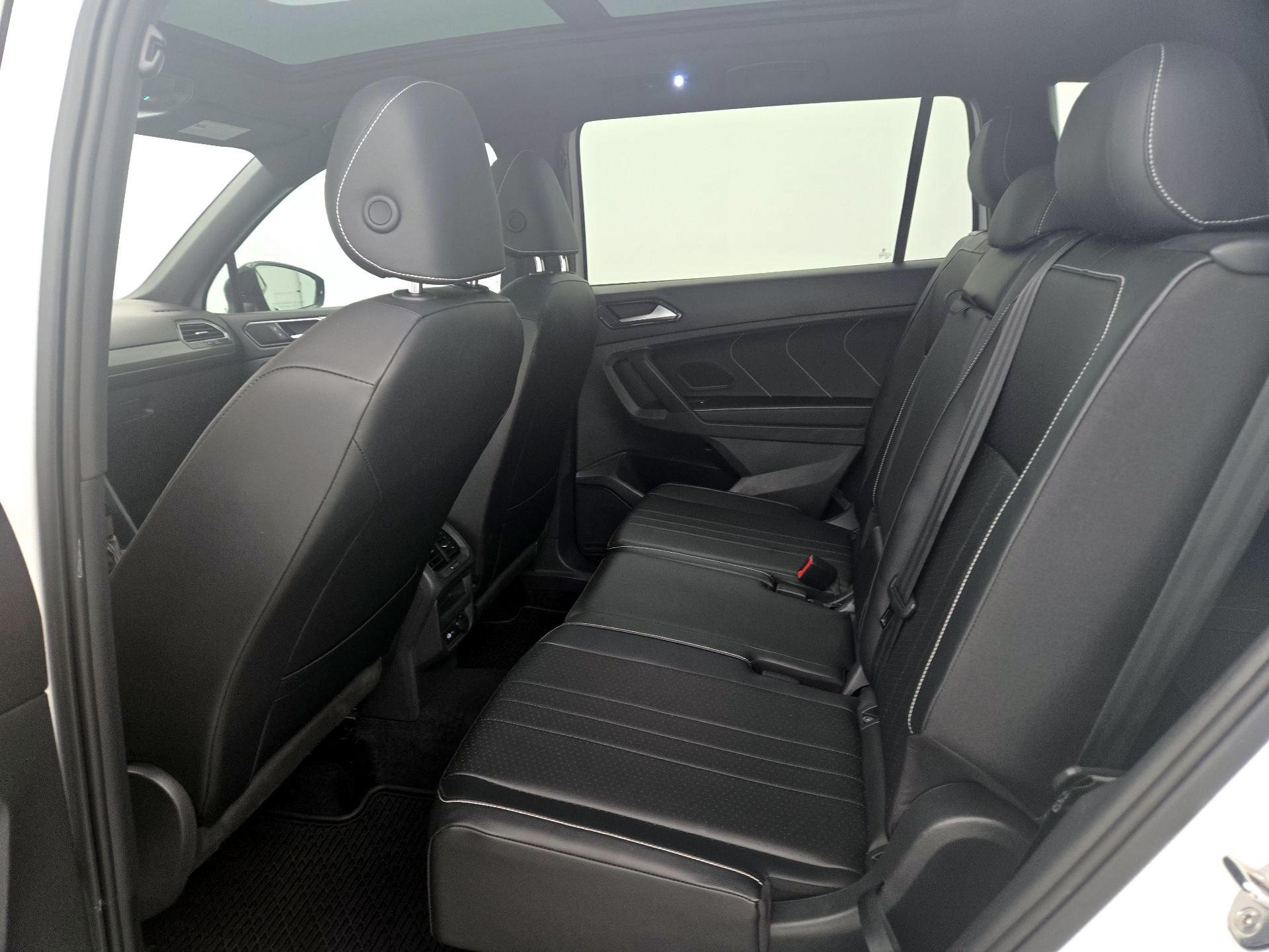 Thumbnail: 2022 Volkswagen Tiguan - 20