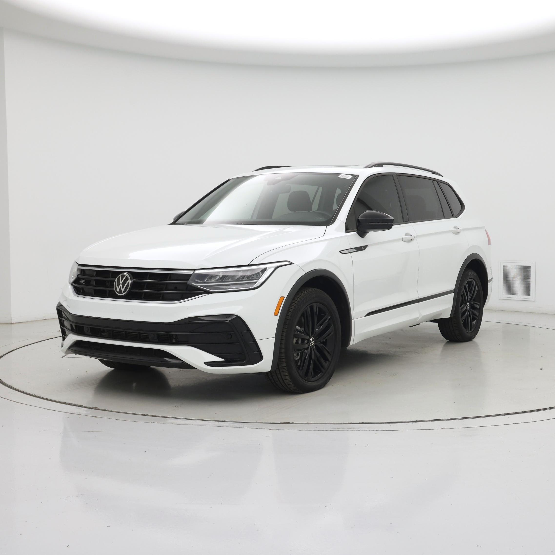 Thumbnail: 2022 Volkswagen Tiguan - 4