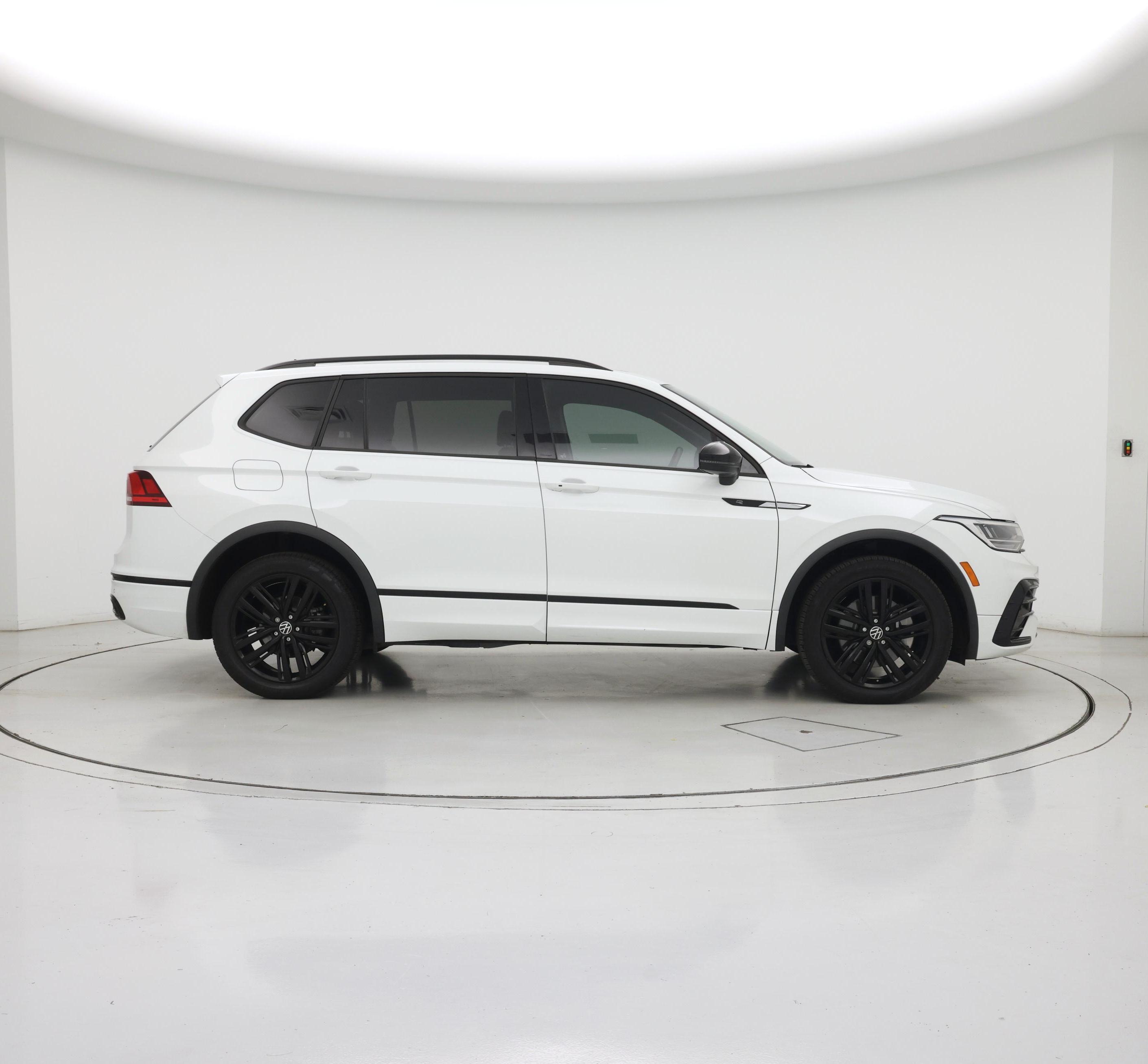 Thumbnail: 2022 Volkswagen Tiguan - 7