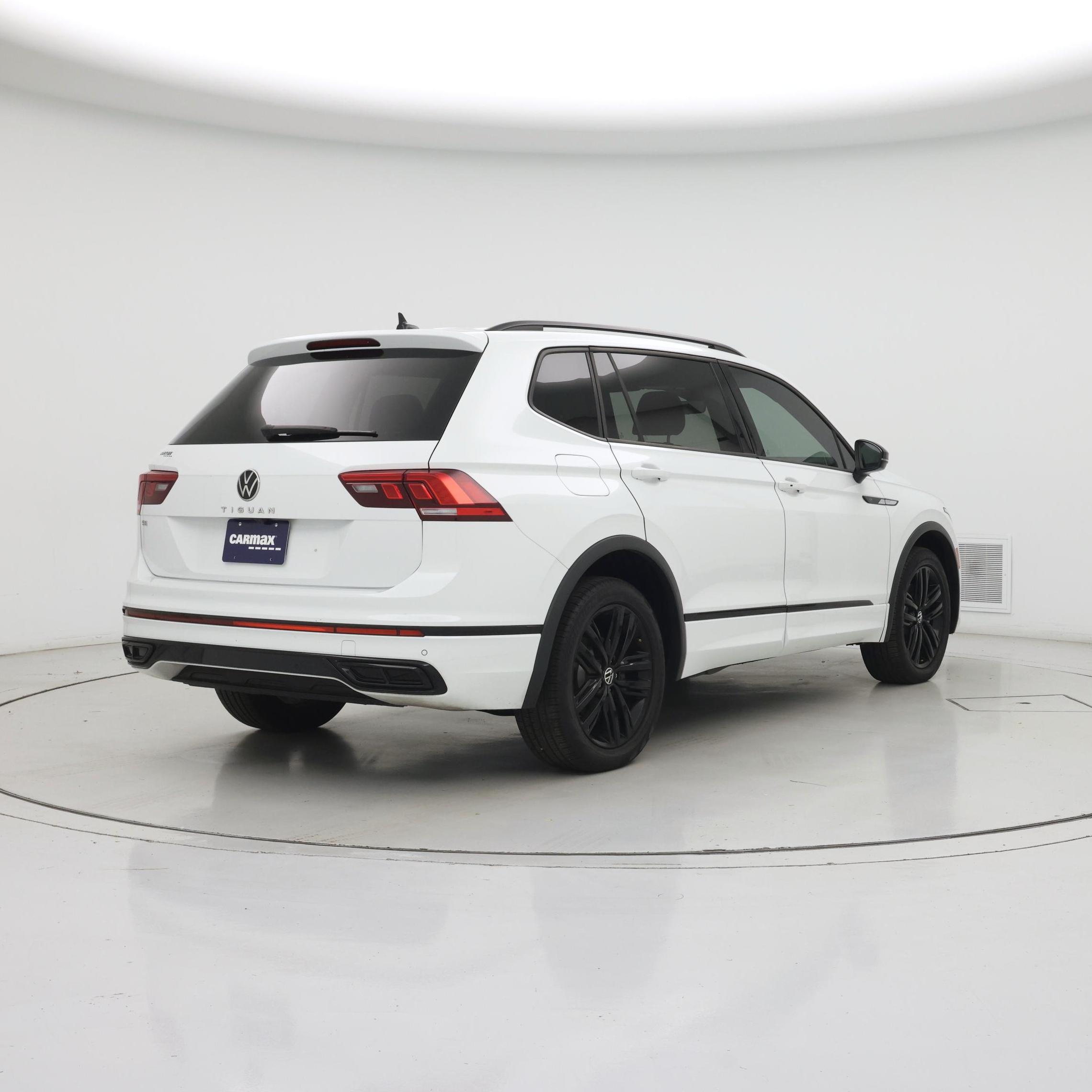 Thumbnail: 2022 Volkswagen Tiguan - 8