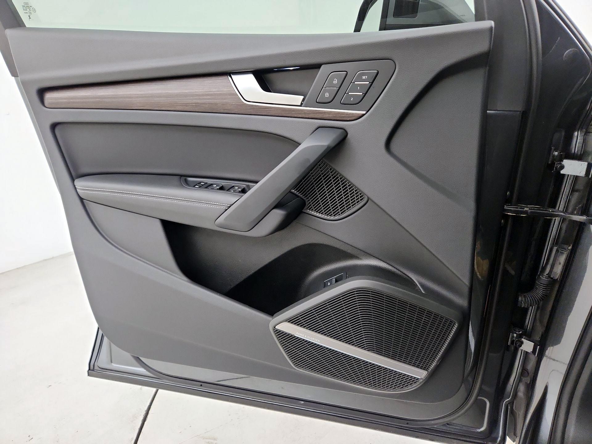 Thumbnail: 2023 Audi Q5 - 10