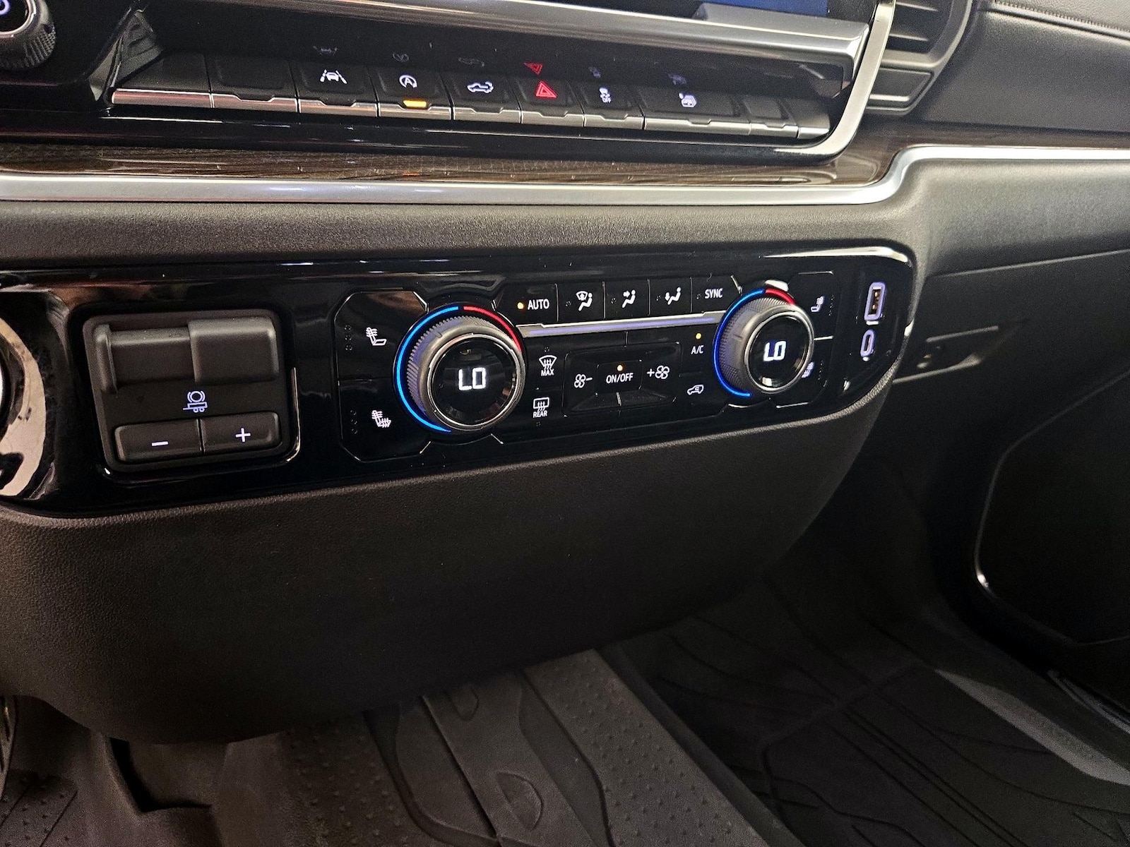 2023 Chevrolet Silverado 1500 LT - Photo 17