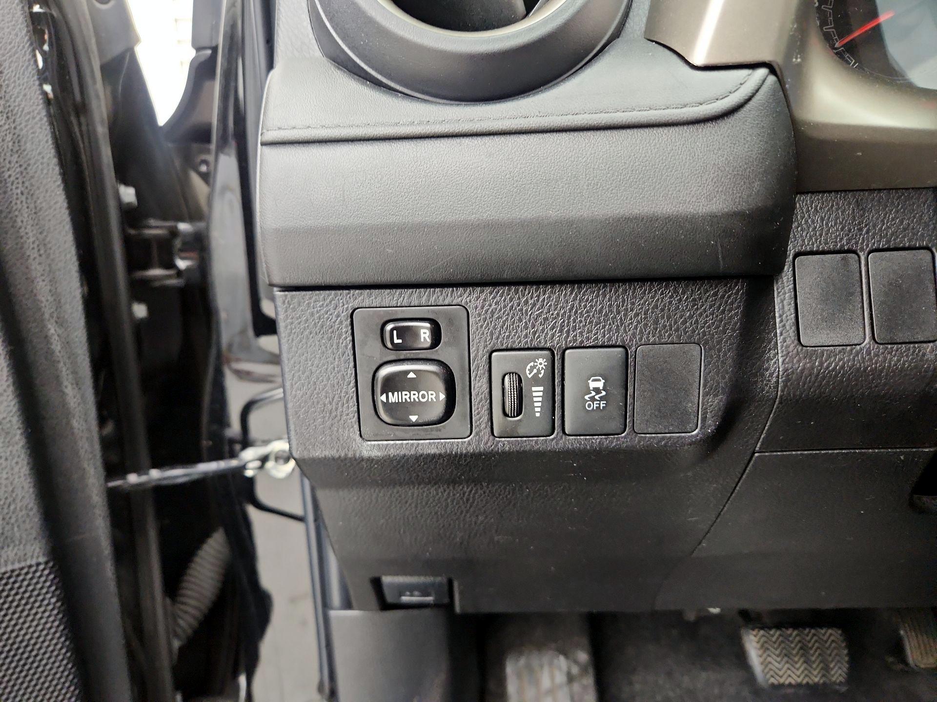 Thumbnail: 2014 Toyota RAV4 - 13