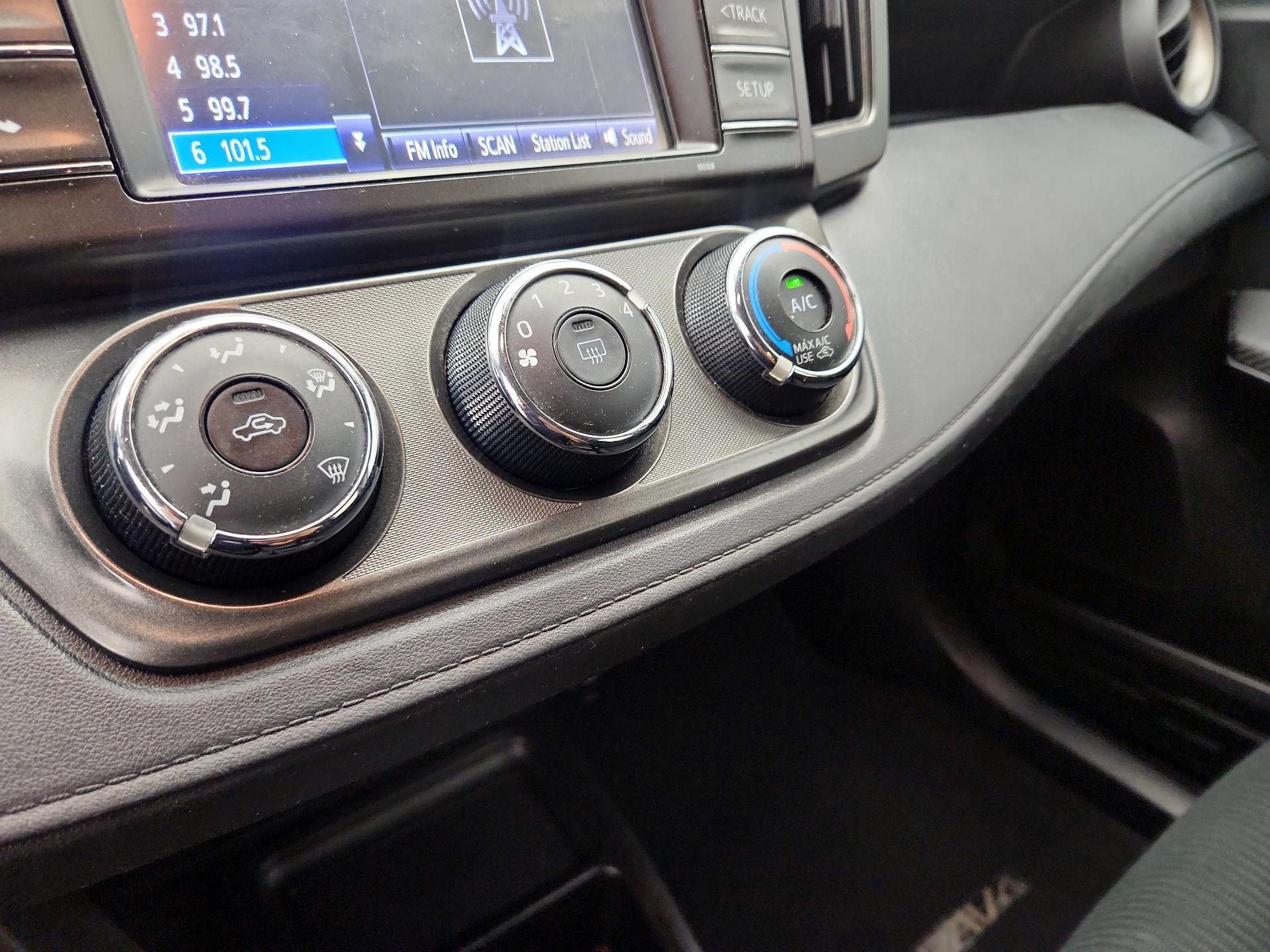 Thumbnail: 2014 Toyota RAV4 - 16