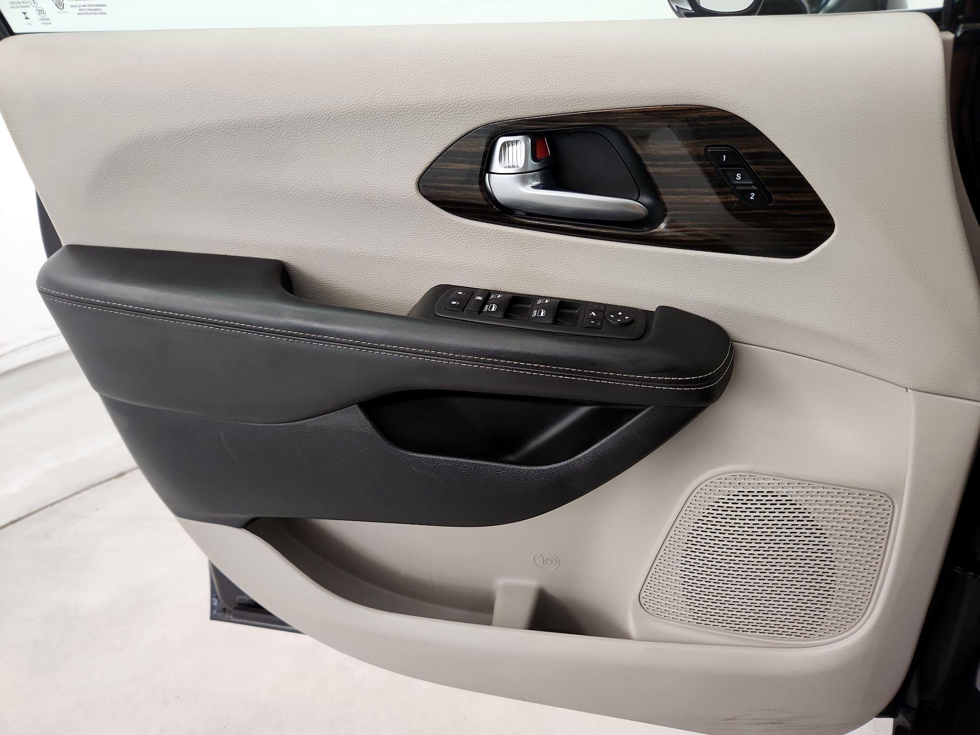 Thumbnail: 2024 Chrysler Pacifica - 12
