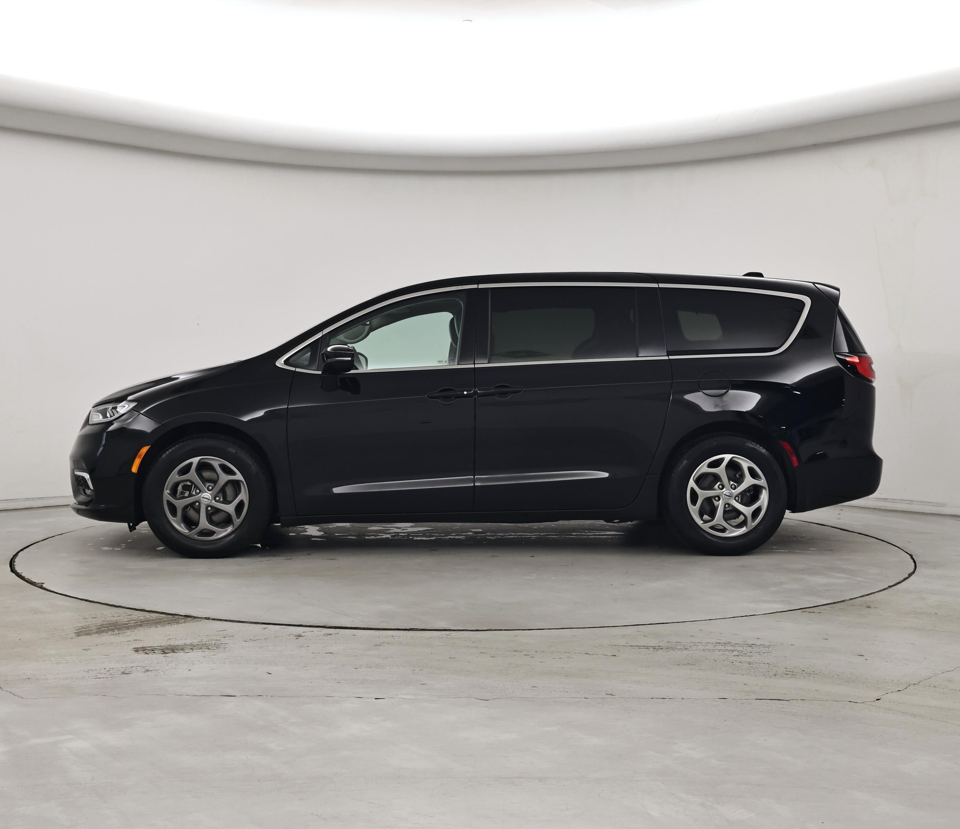 Thumbnail: 2024 Chrysler Pacifica - 3