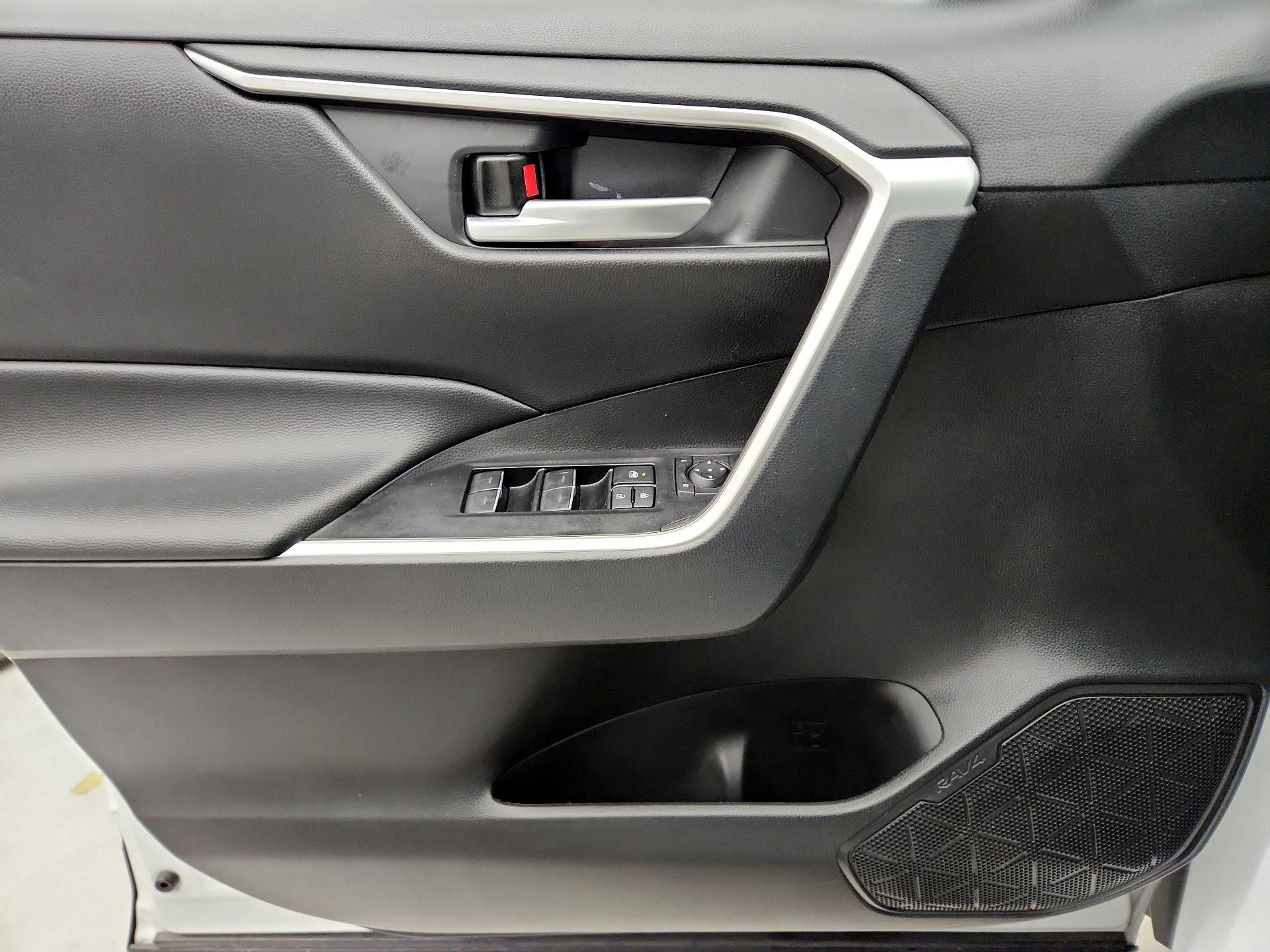 Thumbnail: 2025 Toyota RAV4 - 12