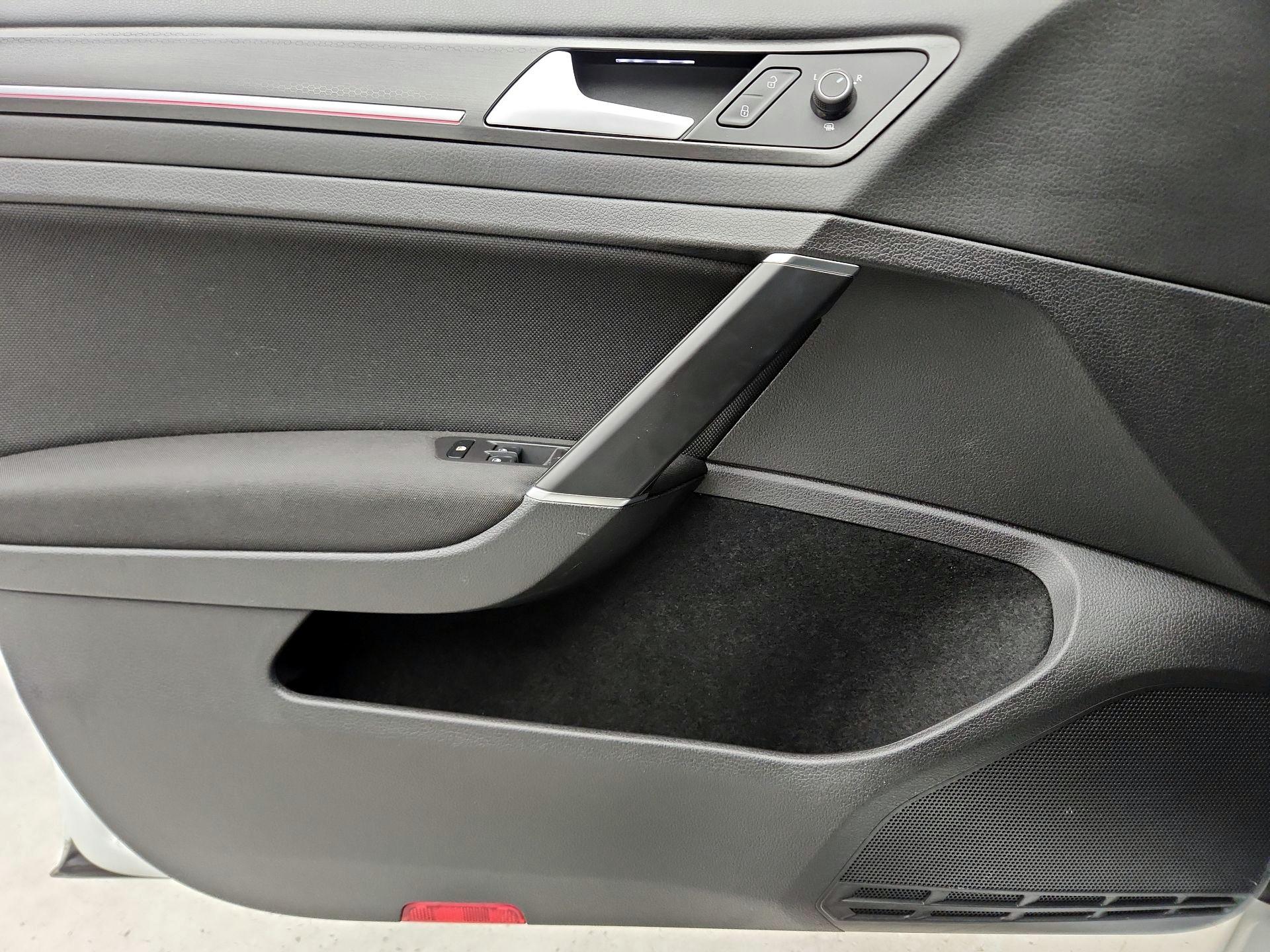 Thumbnail: 2021 Volkswagen Golf - 12