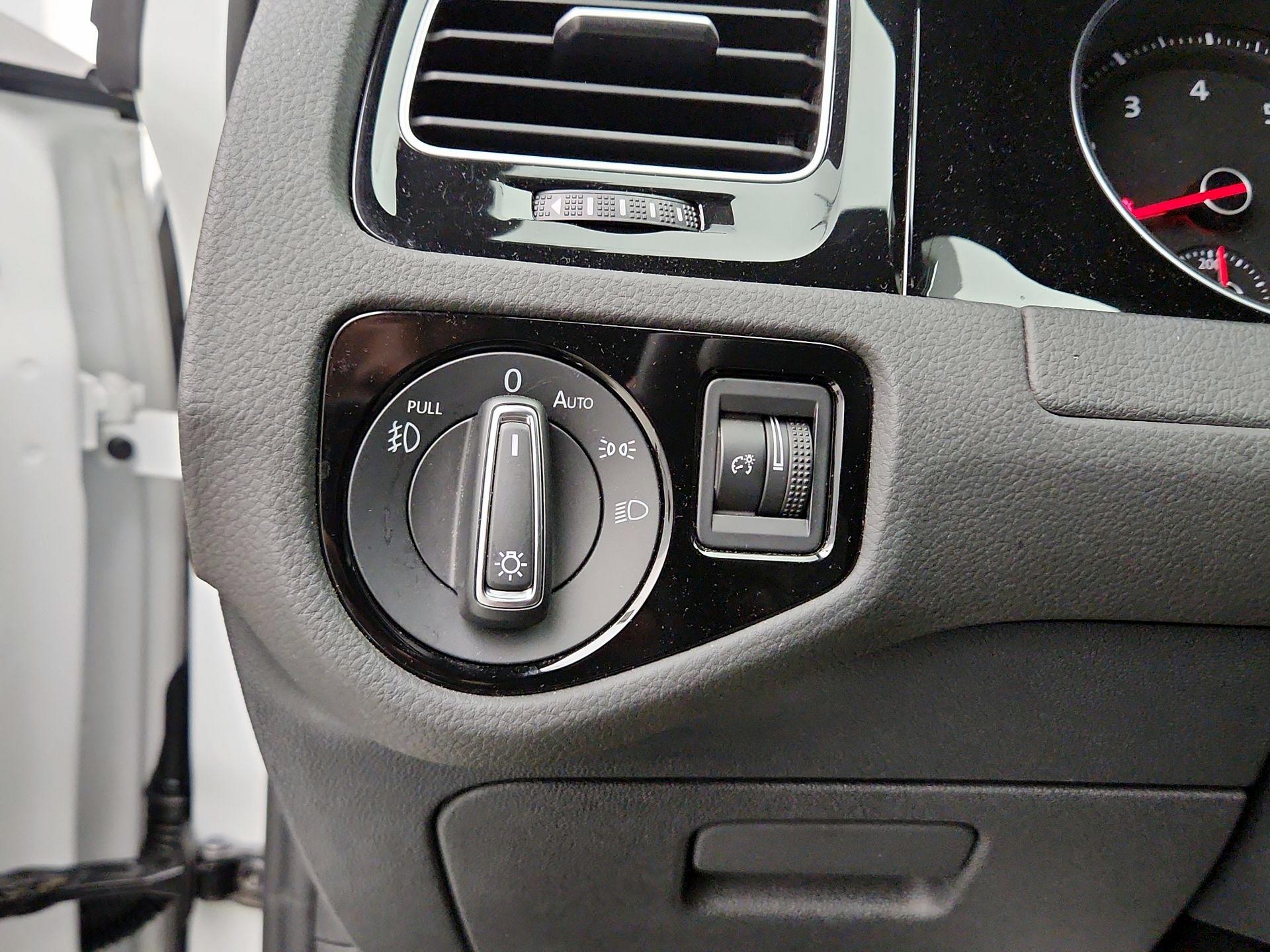 Thumbnail: 2021 Volkswagen Golf - 13