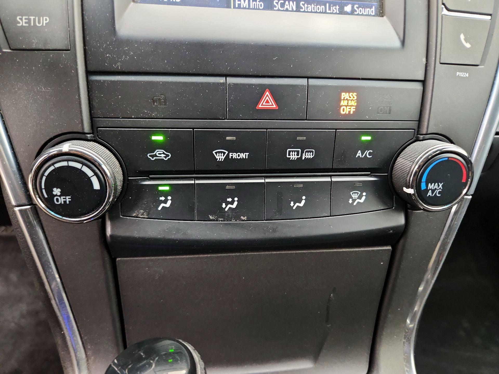 Thumbnail: 2016 Toyota Camry - 16