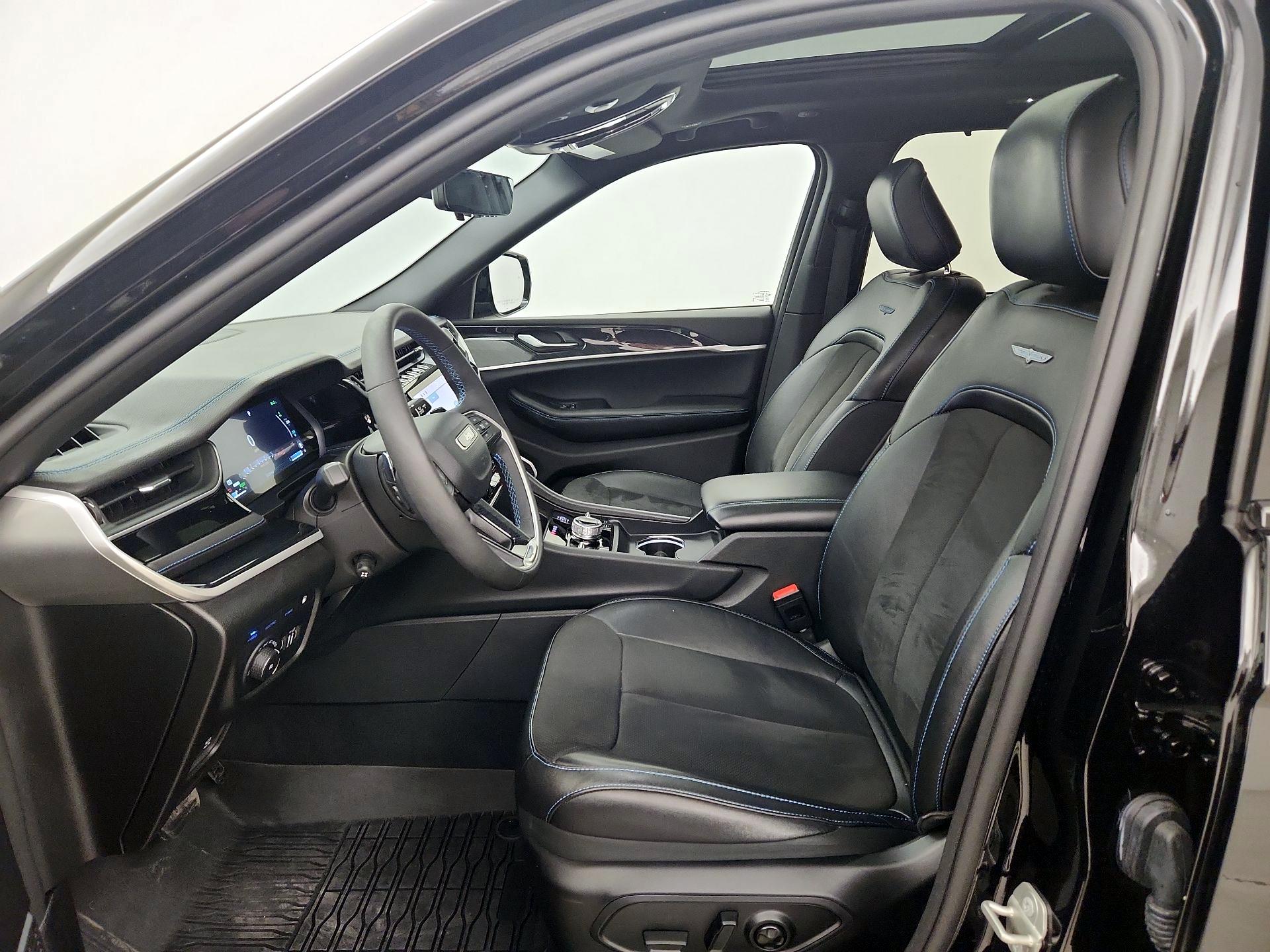 Thumbnail: 2023 Jeep Grand Cherokee - 11