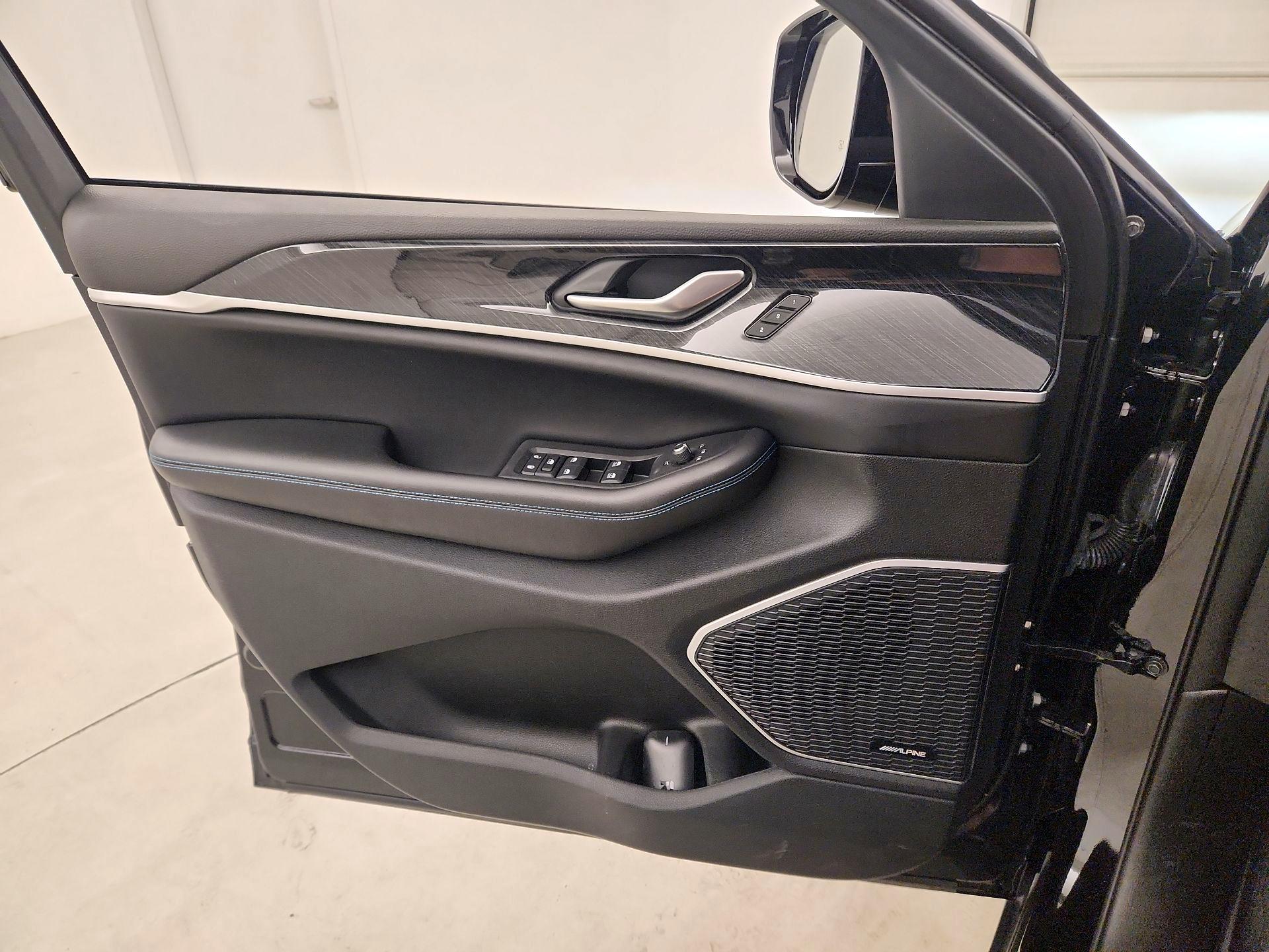 Thumbnail: 2023 Jeep Grand Cherokee - 12