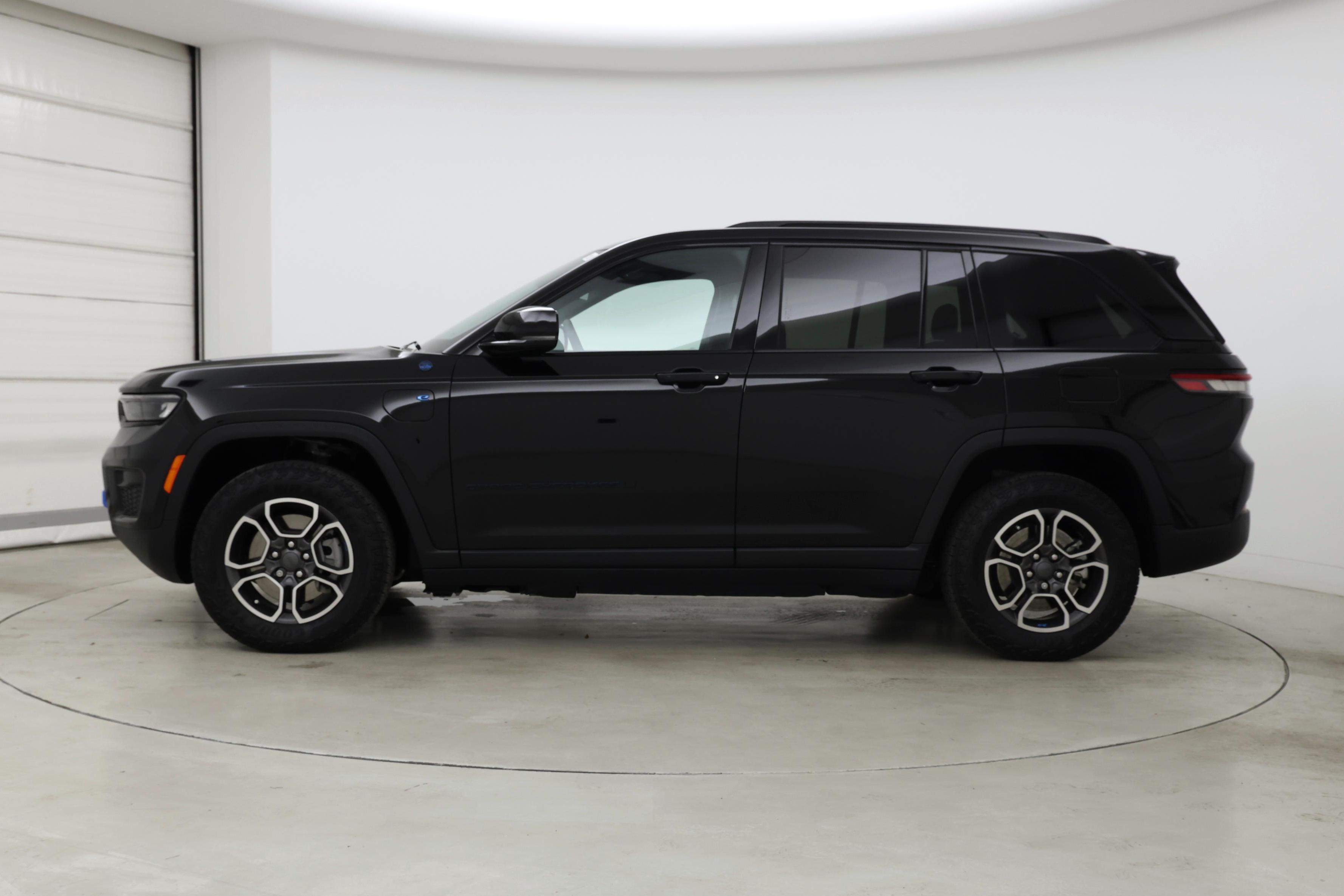 Thumbnail: 2023 Jeep Grand Cherokee - 3
