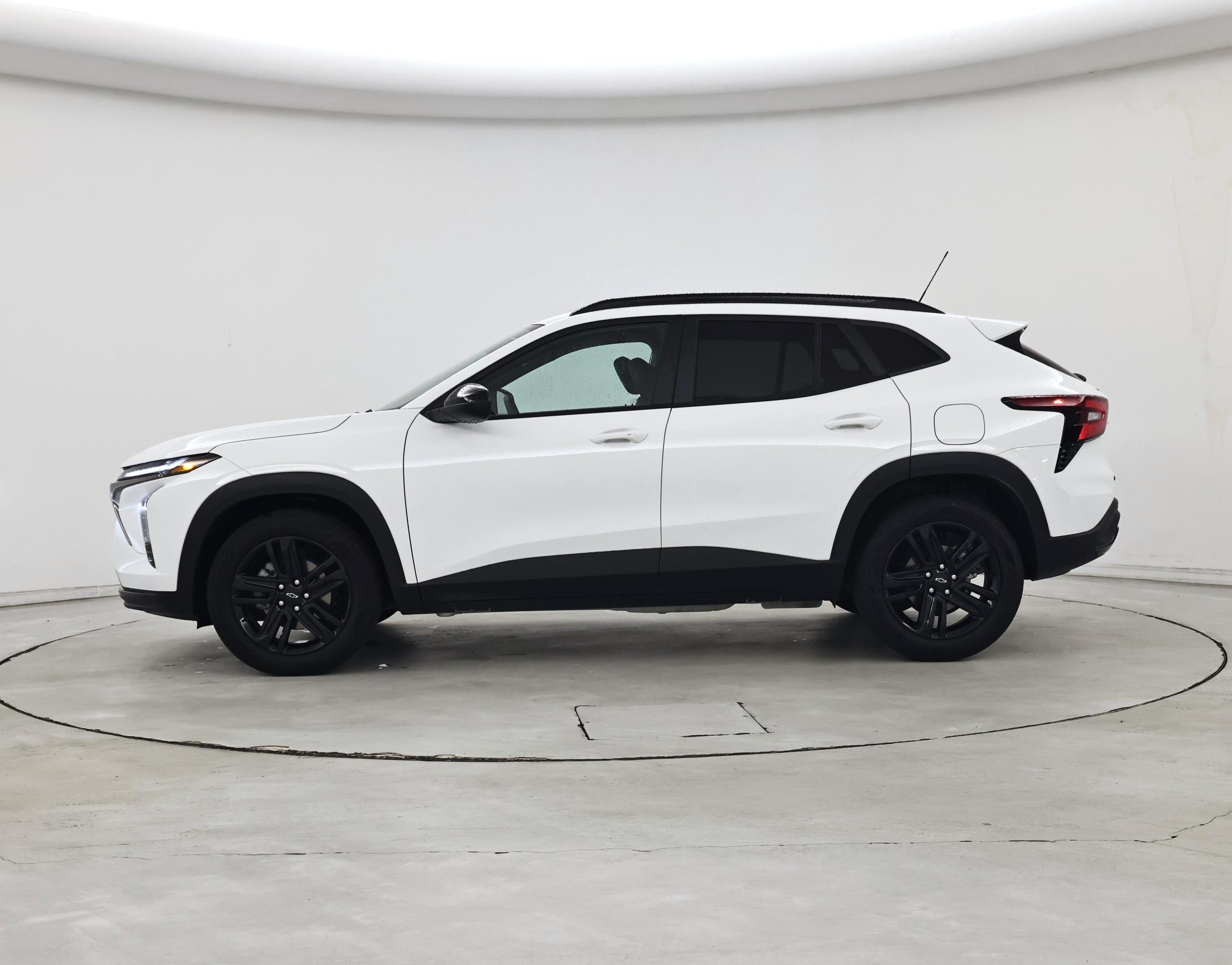 Thumbnail: 2026 Chevrolet Trax - 3