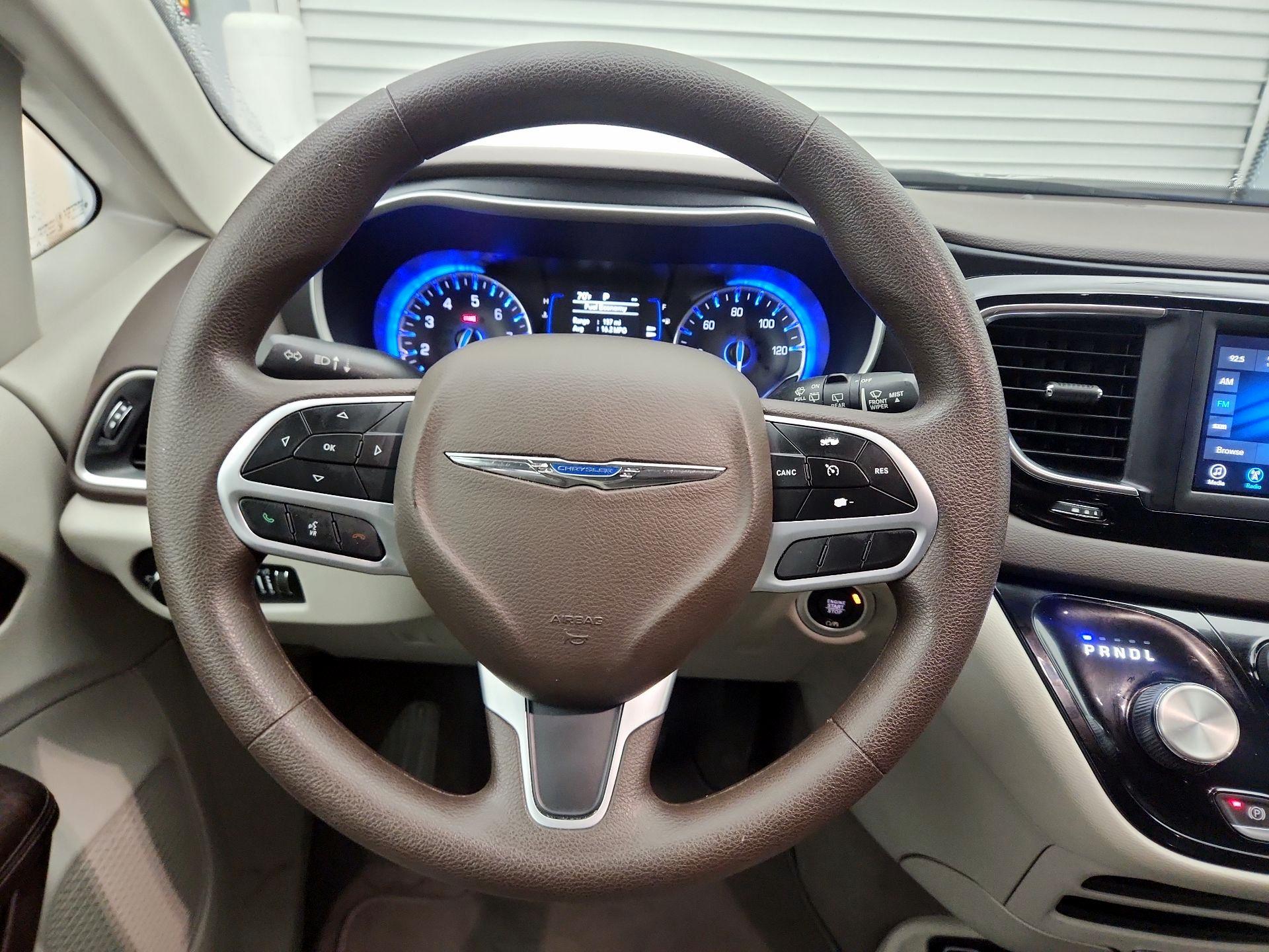 Thumbnail: 2020 Chrysler Pacifica - 10