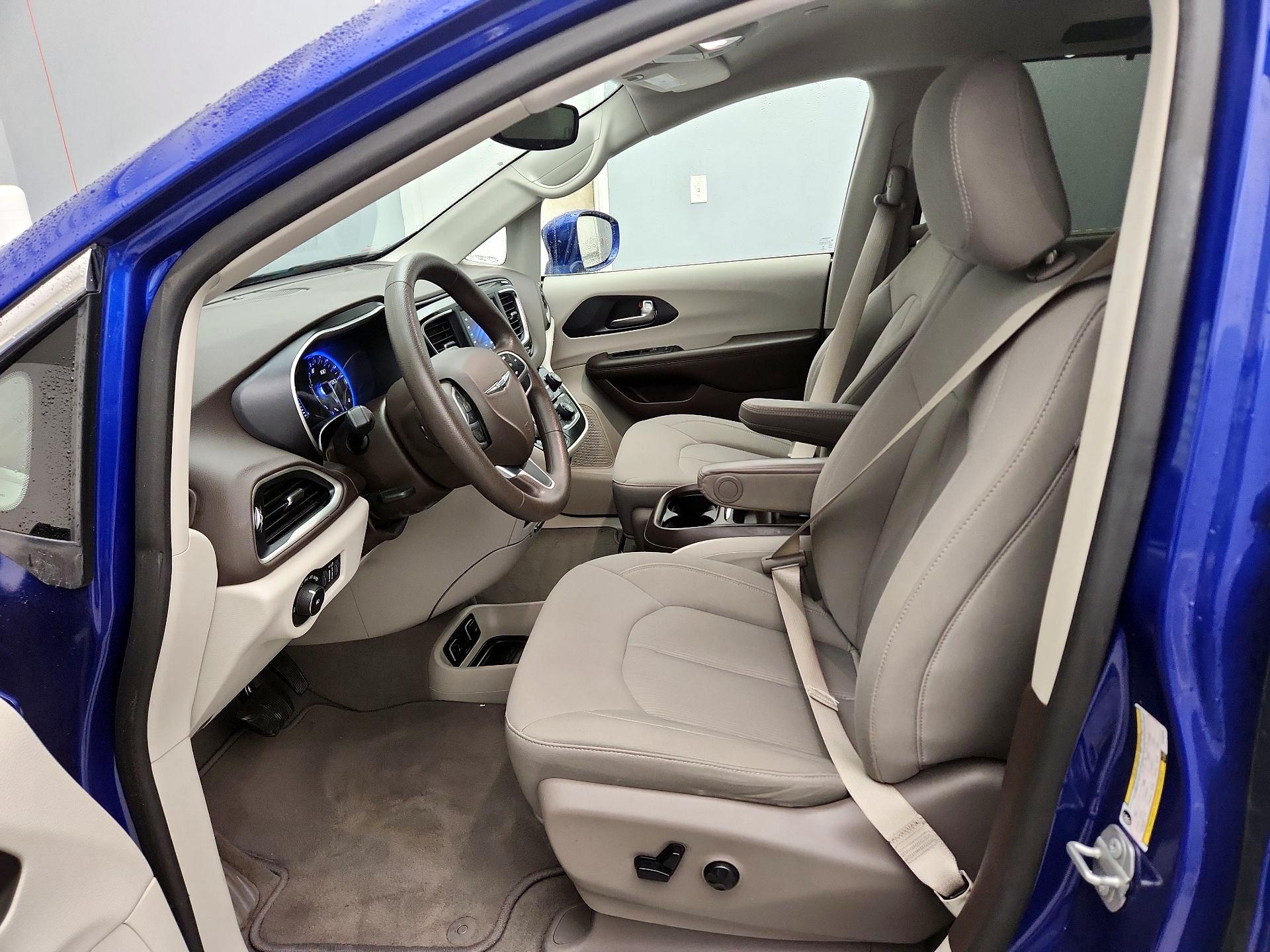 Thumbnail: 2020 Chrysler Pacifica - 11