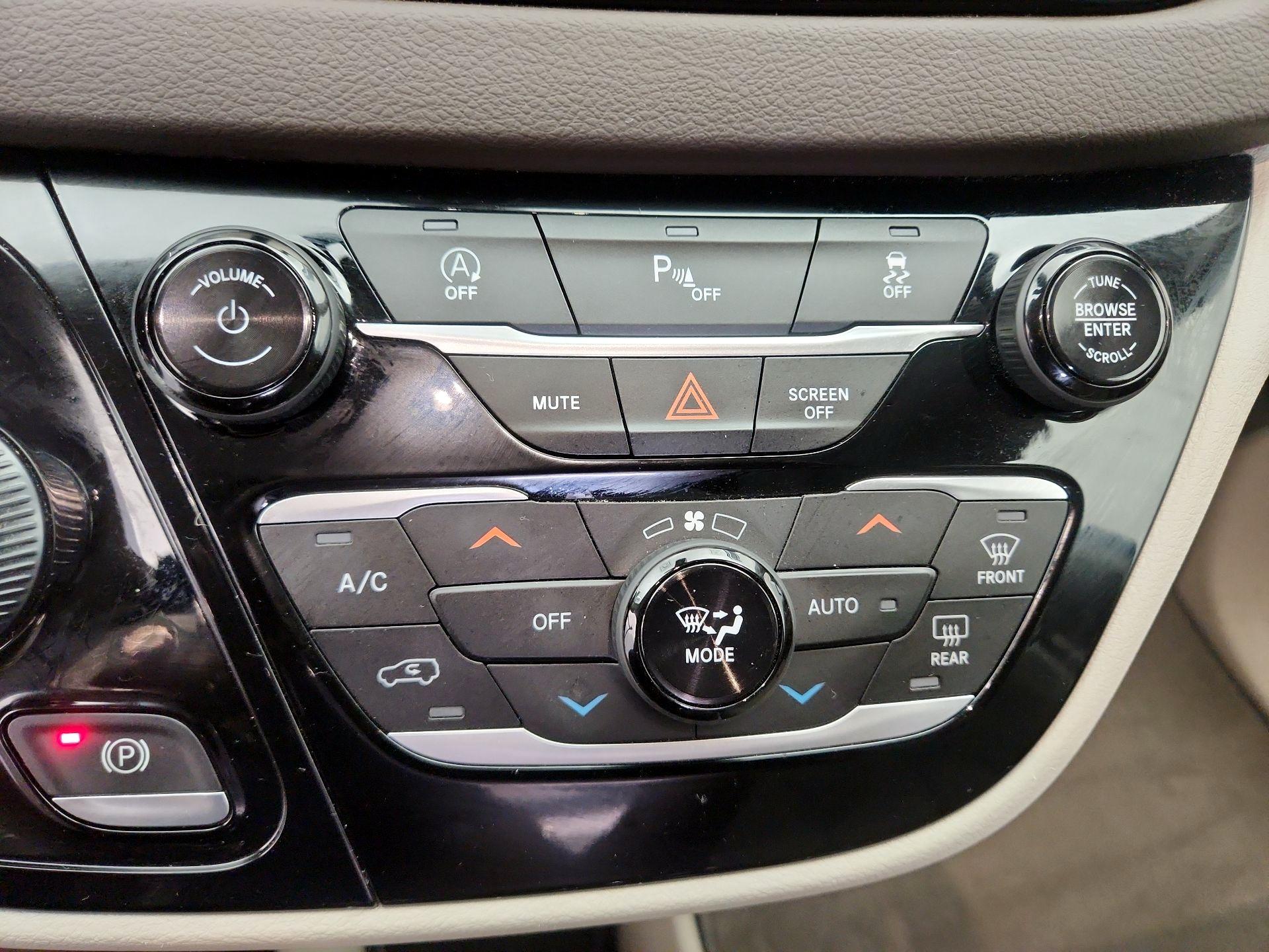 Thumbnail: 2020 Chrysler Pacifica - 16