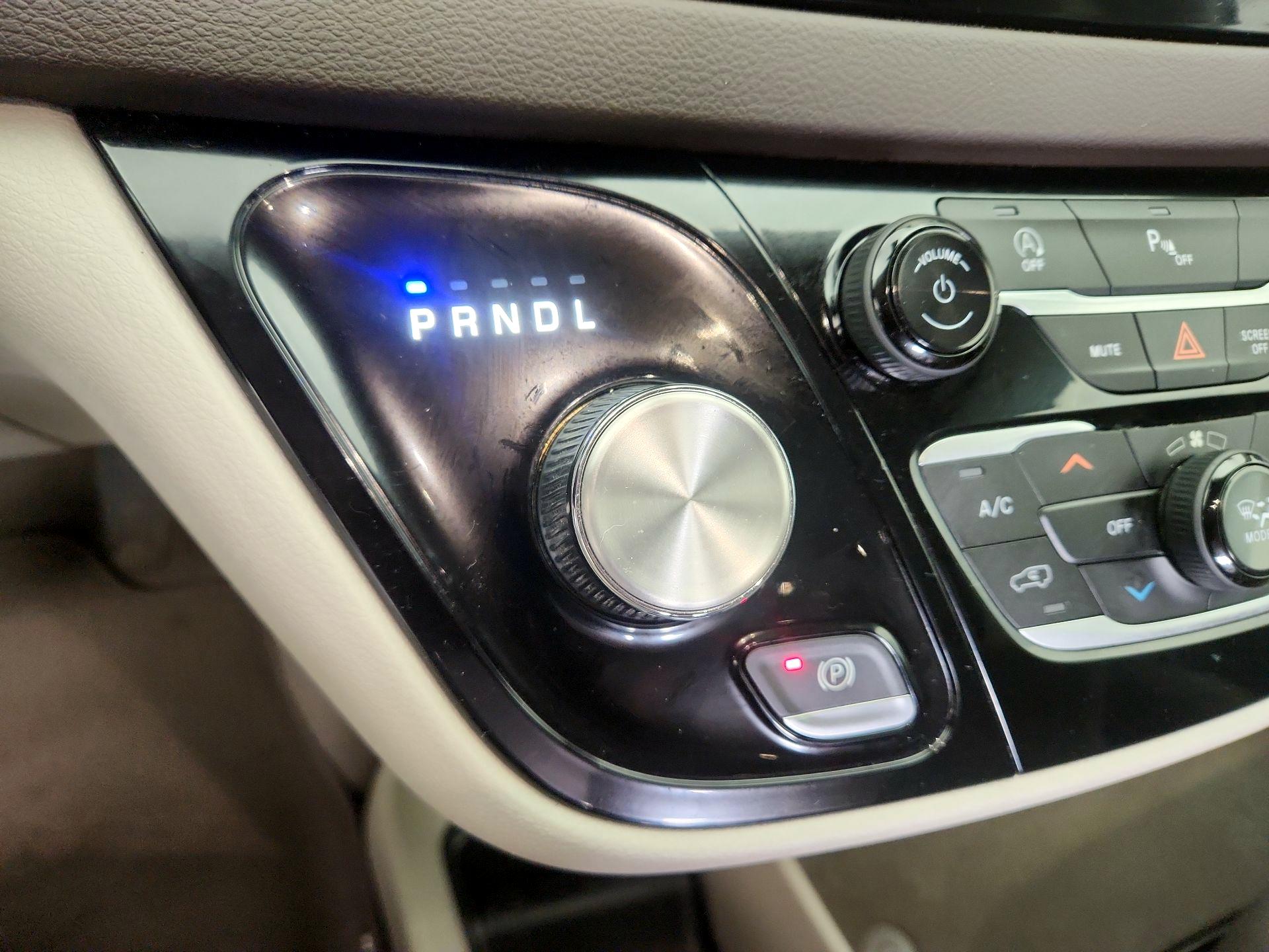 Thumbnail: 2020 Chrysler Pacifica - 17