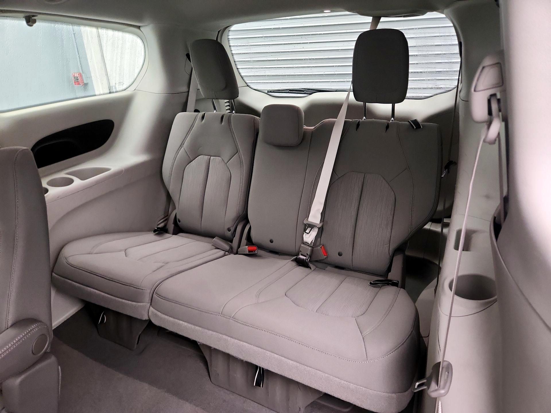 Thumbnail: 2020 Chrysler Pacifica - 20