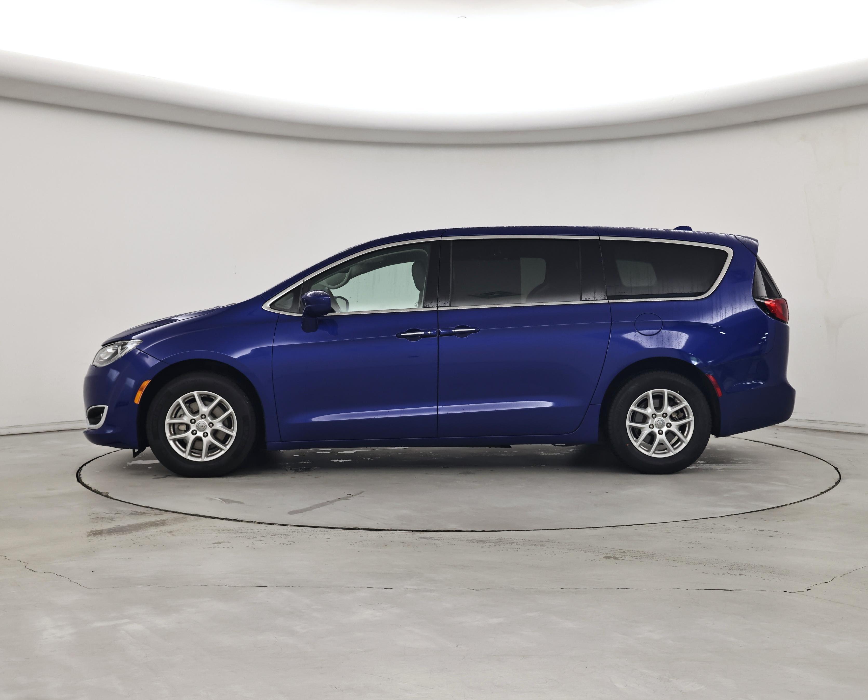 Thumbnail: 2020 Chrysler Pacifica - 3