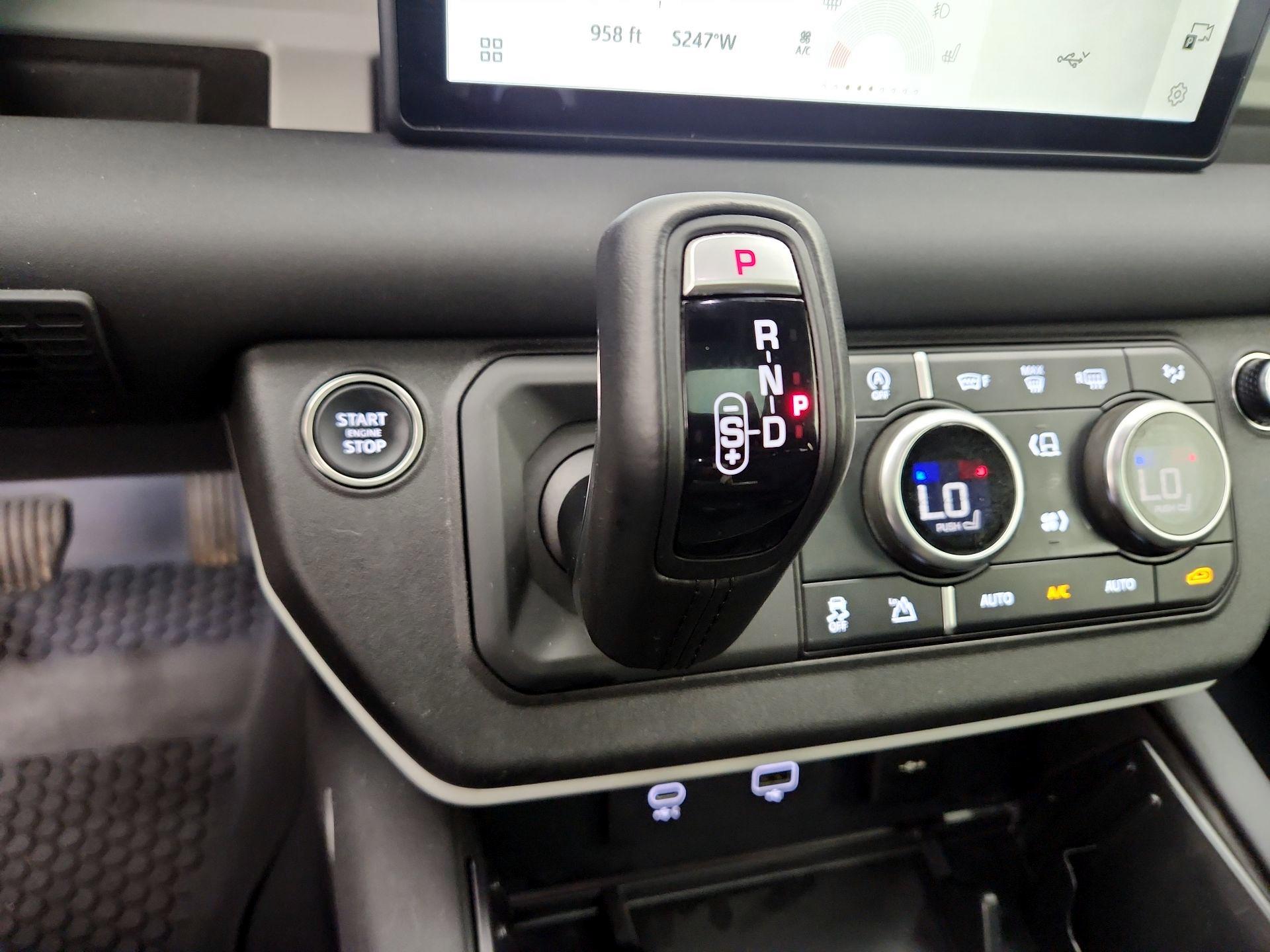 Thumbnail: 2024 Land Rover Defender - 18