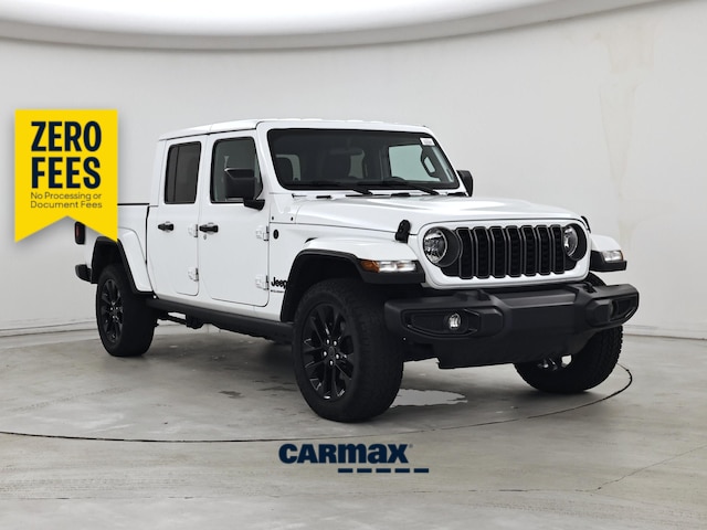 White 2025 Jeep Gladiator NightHawk Crew Cab 4WD Pickup Truck Four-Wheel Drive Automatic