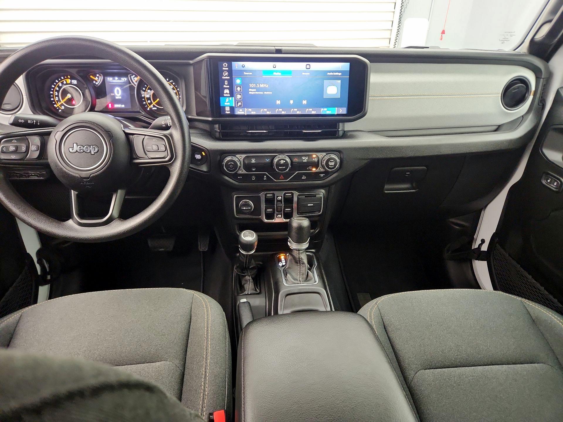Thumbnail: 2025 Jeep Gladiator - 9