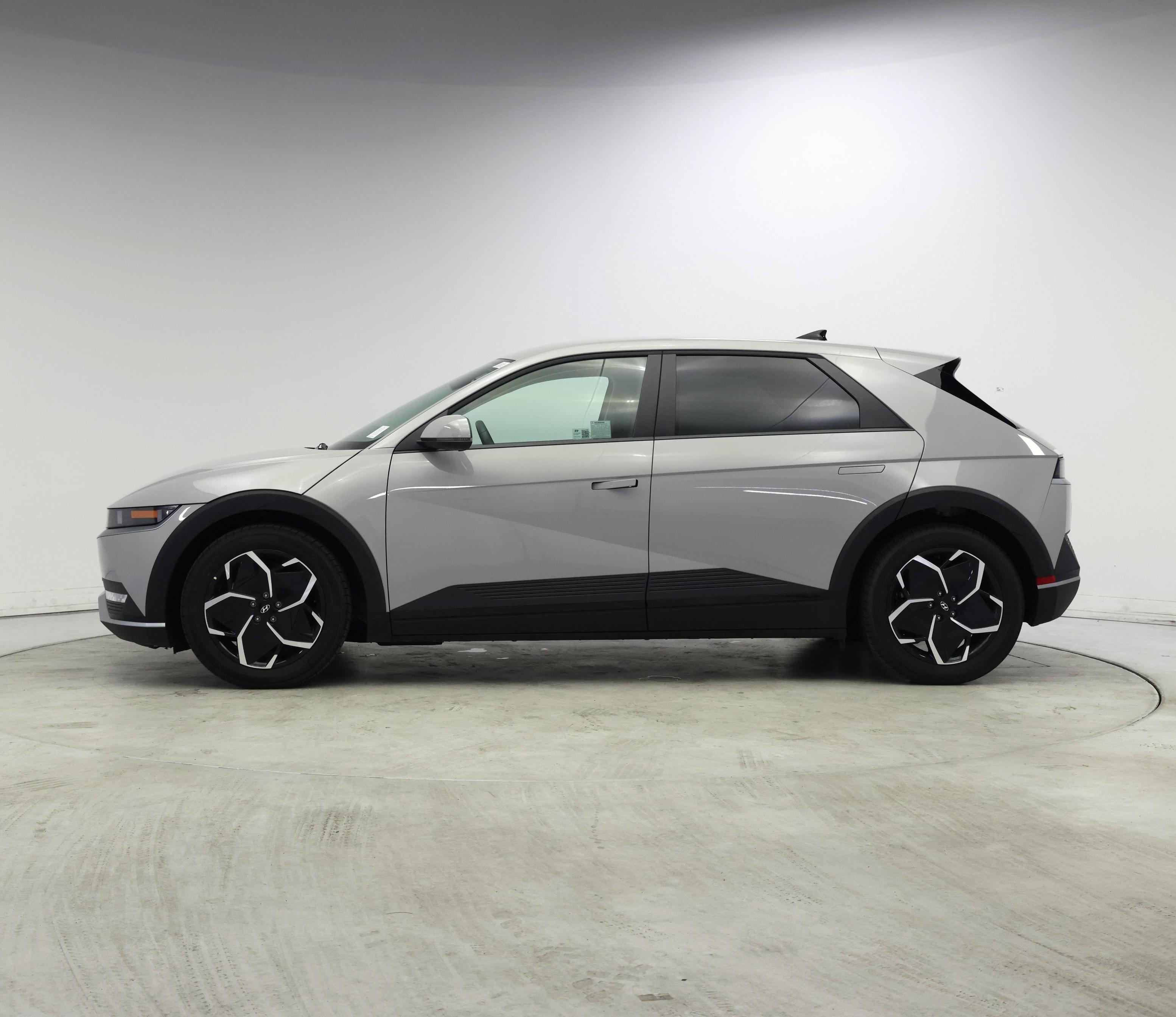 Thumbnail: 2024 Hyundai Ioniq 5 - 3