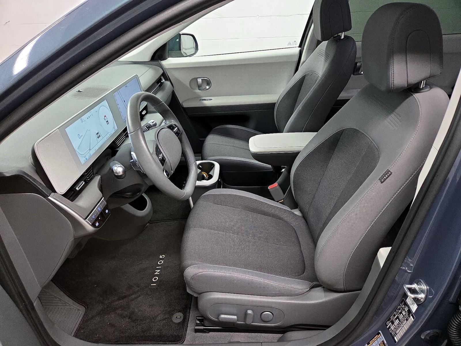 2024 Hyundai IONIQ 5 SE - Photo 12