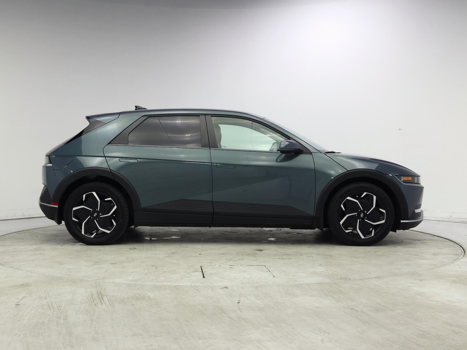 2024 Hyundai IONIQ 5 SE - Photo 8