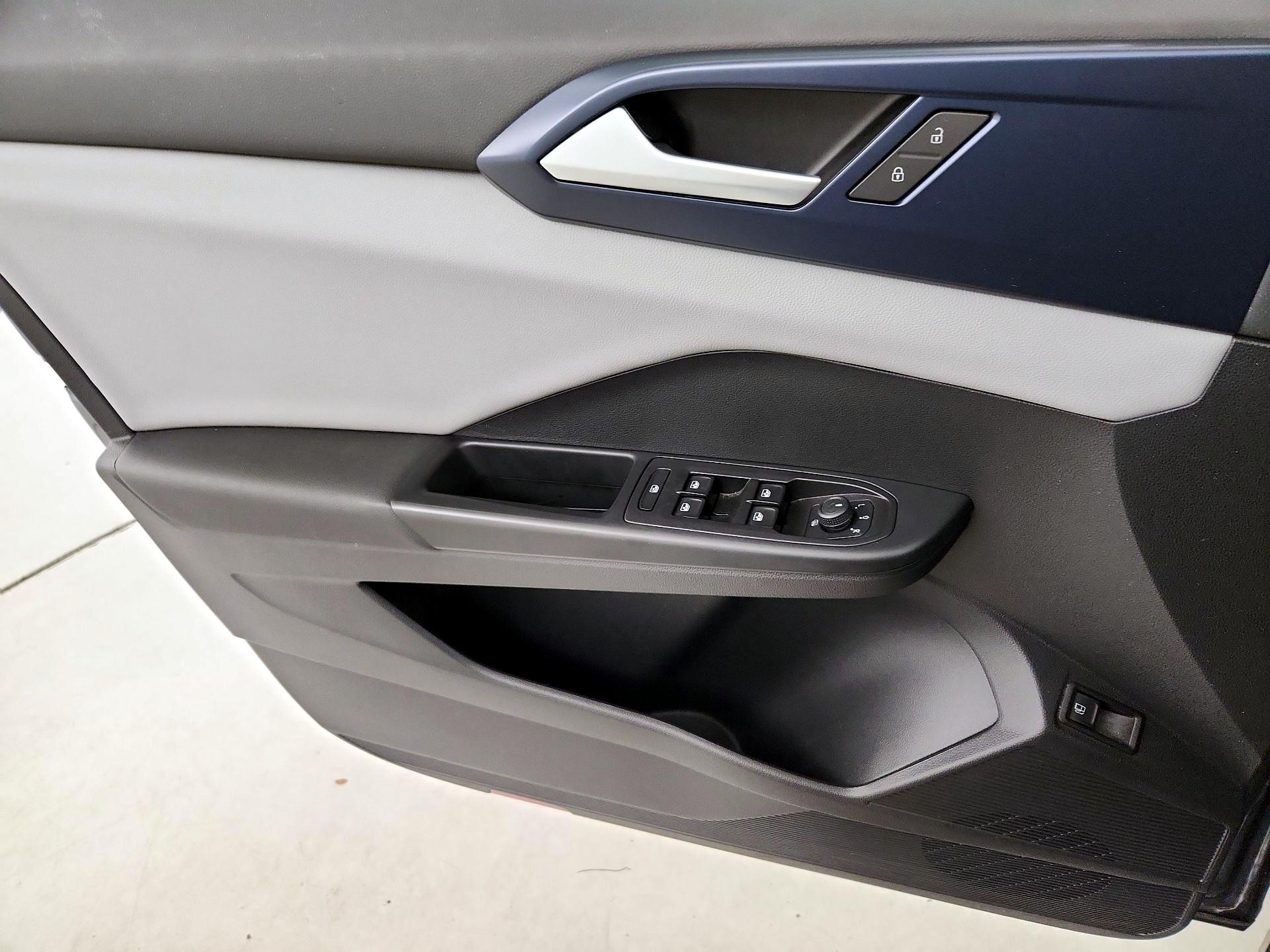 Thumbnail: 2022 Volkswagen Taos - 12