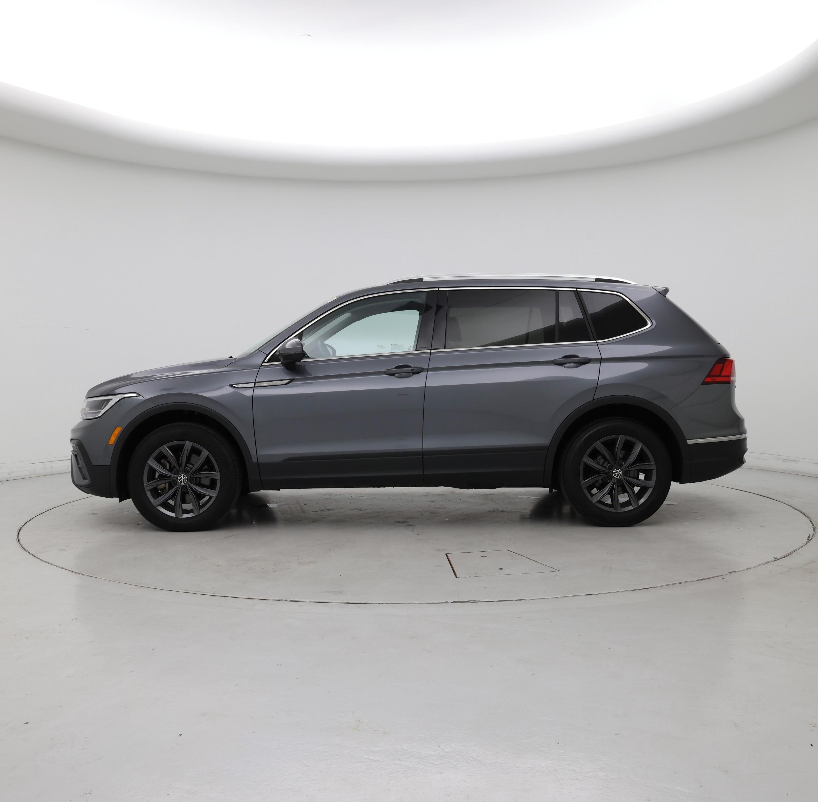 Thumbnail: 2023 Volkswagen Tiguan - 3