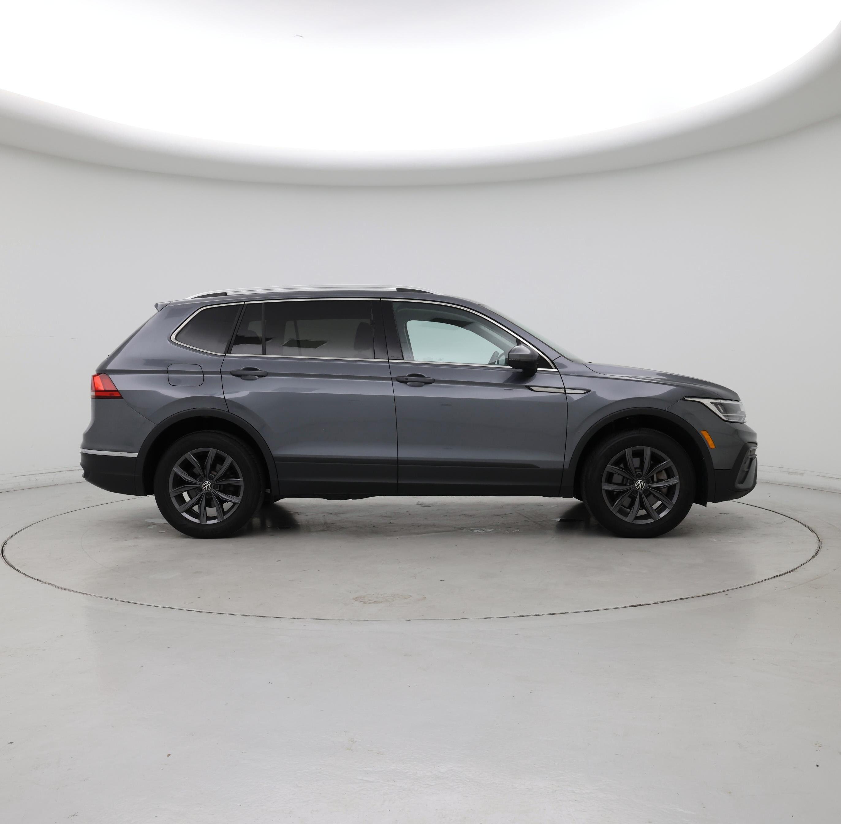 Thumbnail: 2023 Volkswagen Tiguan - 7