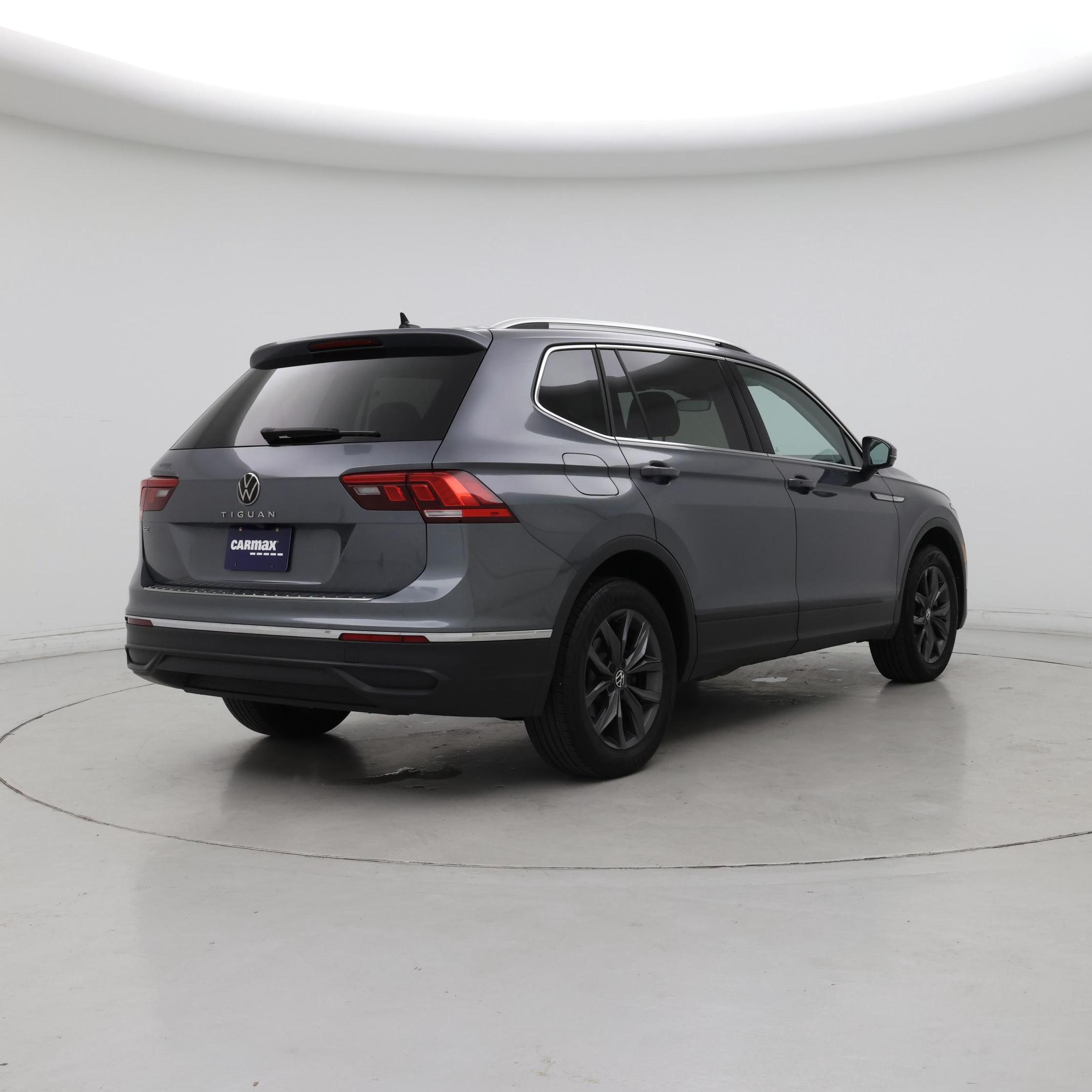 Thumbnail: 2023 Volkswagen Tiguan - 8