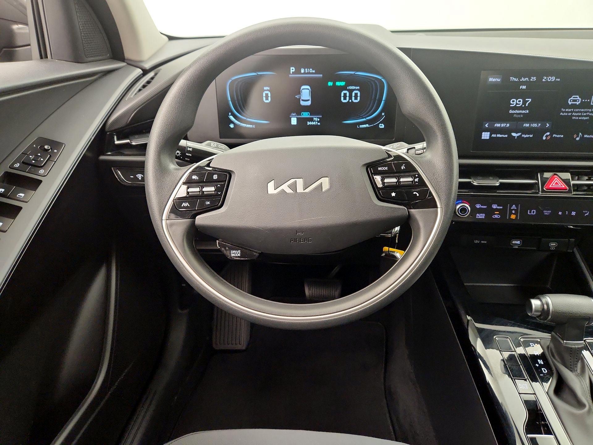 Thumbnail: 2023 Kia Niro - 10
